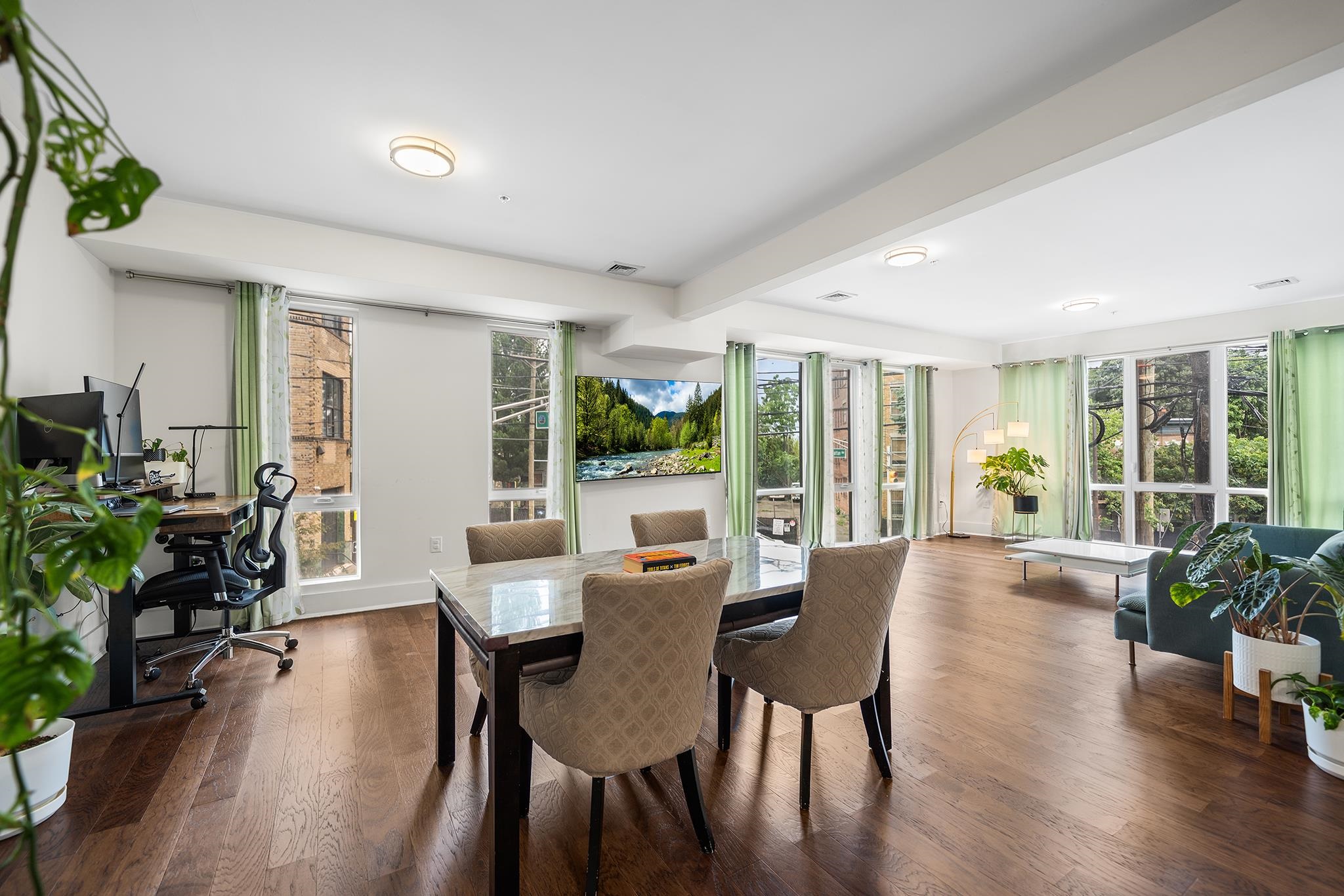 1601 MANHATTAN AVE Unit: 203