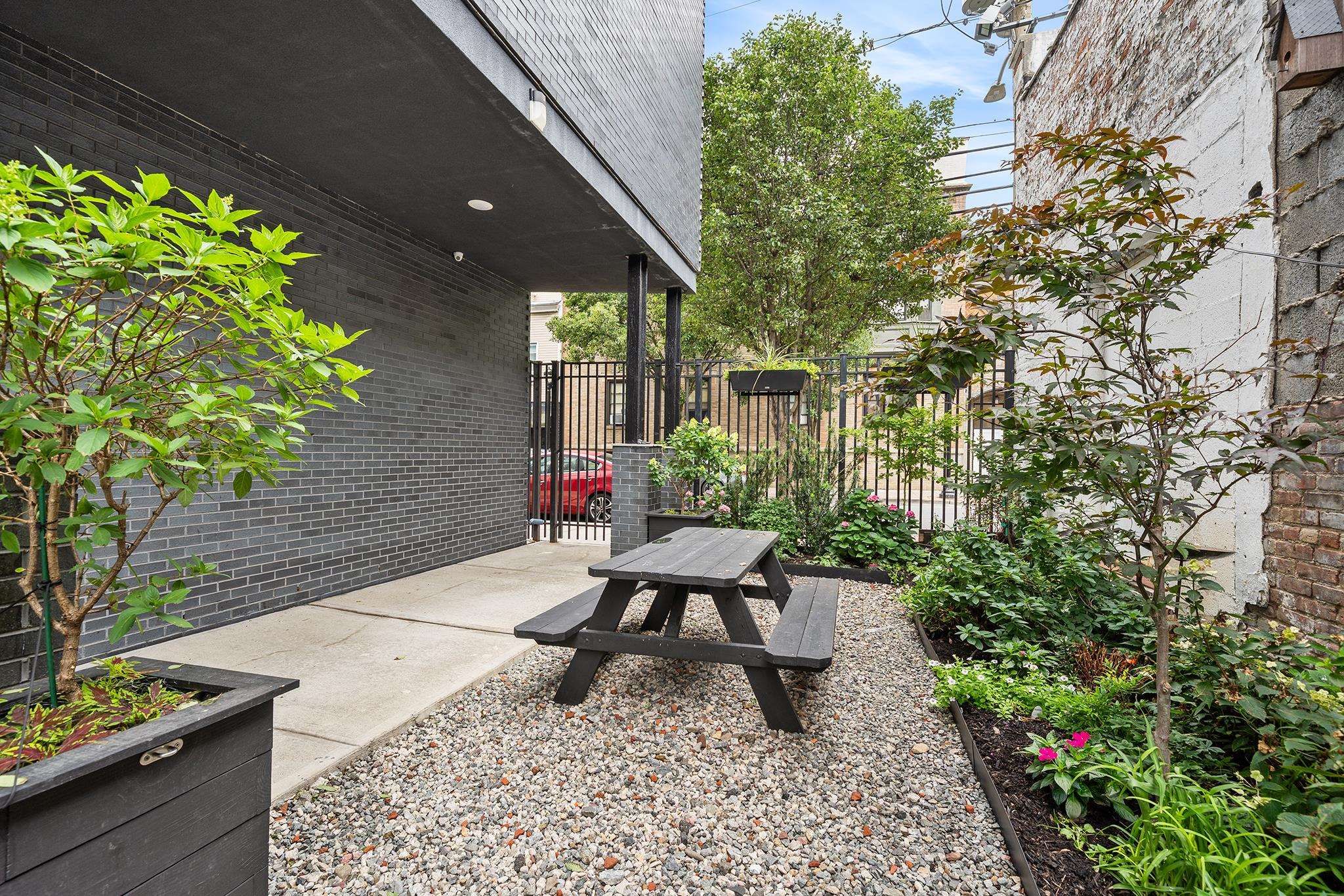 1601 MANHATTAN AVE Unit: 203