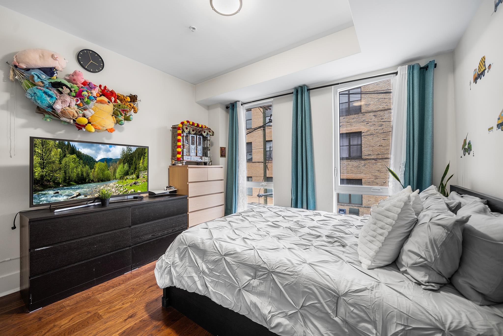 1601 MANHATTAN AVE Unit: 203