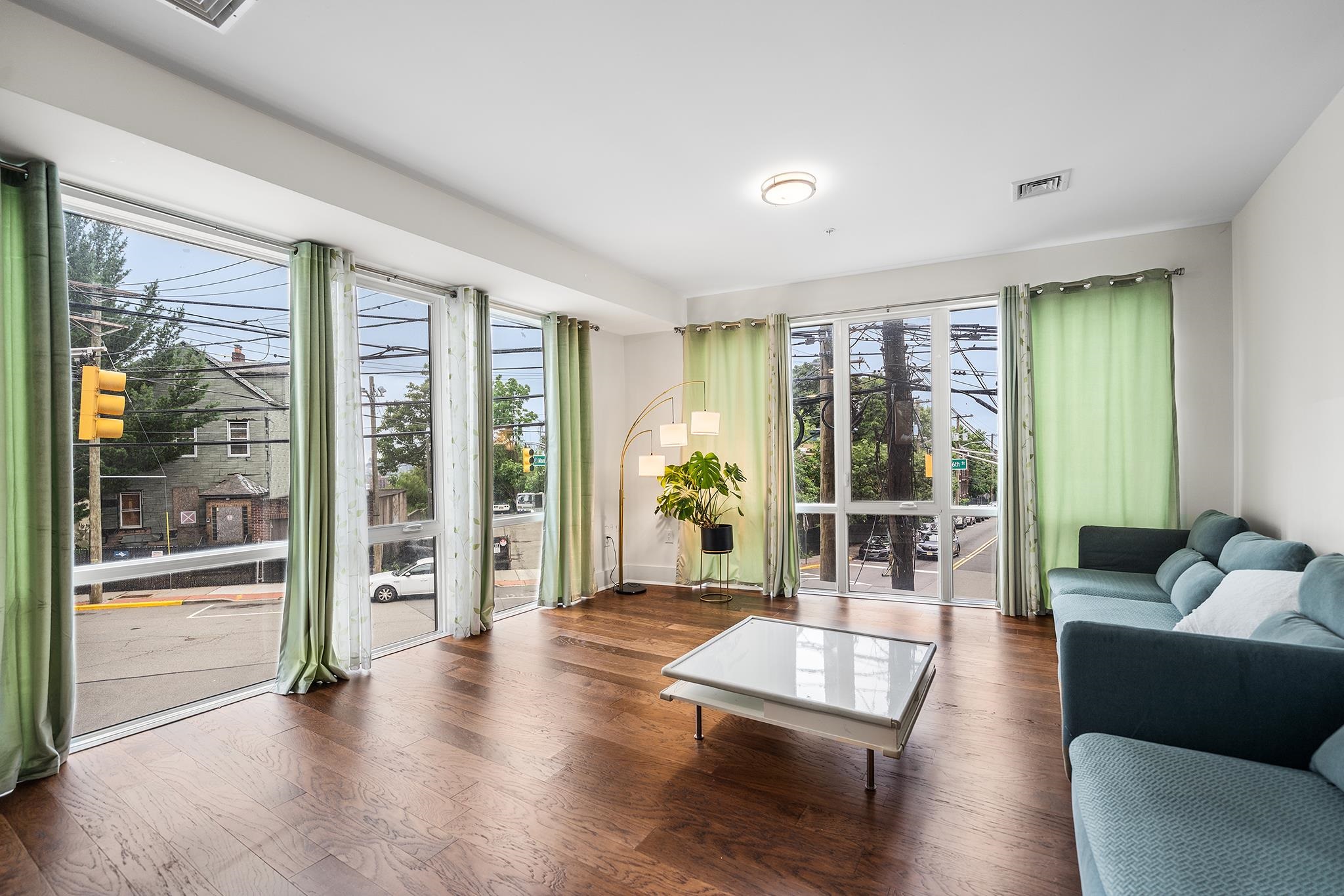 1601 MANHATTAN AVE Unit: 203