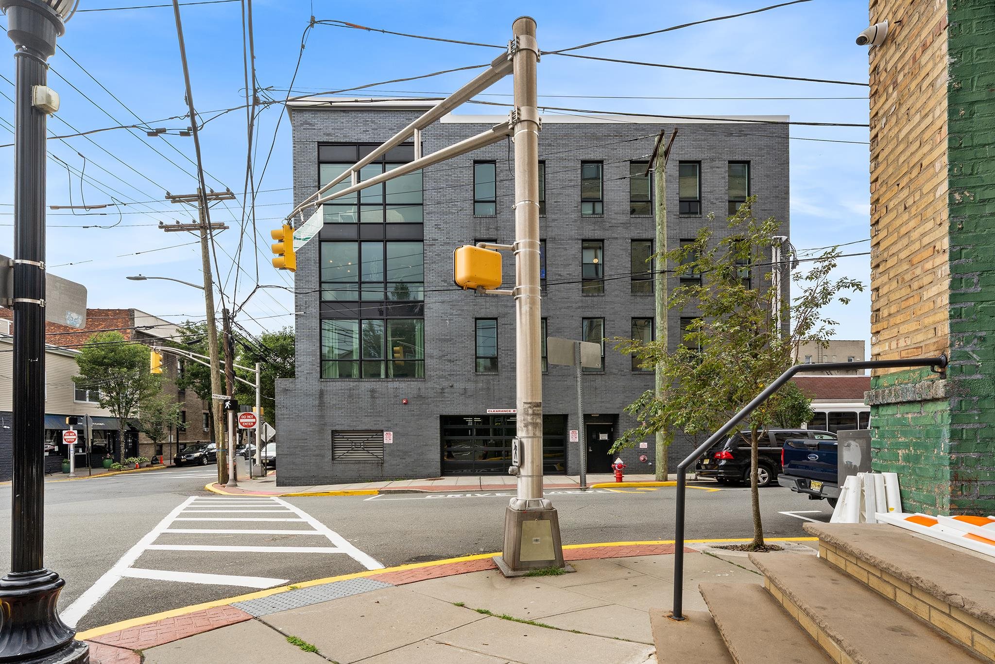 1601 MANHATTAN AVE Unit: 203