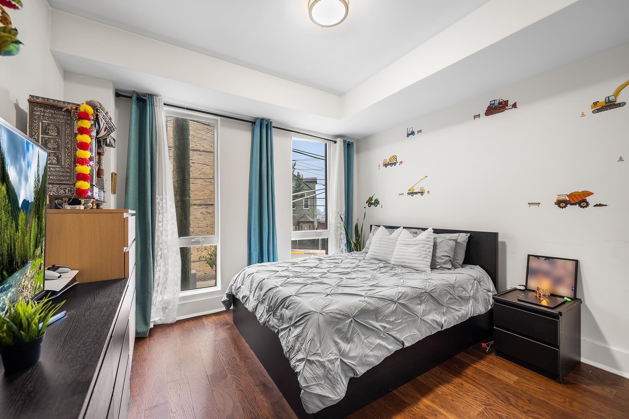 1601 MANHATTAN AVE Unit: 203