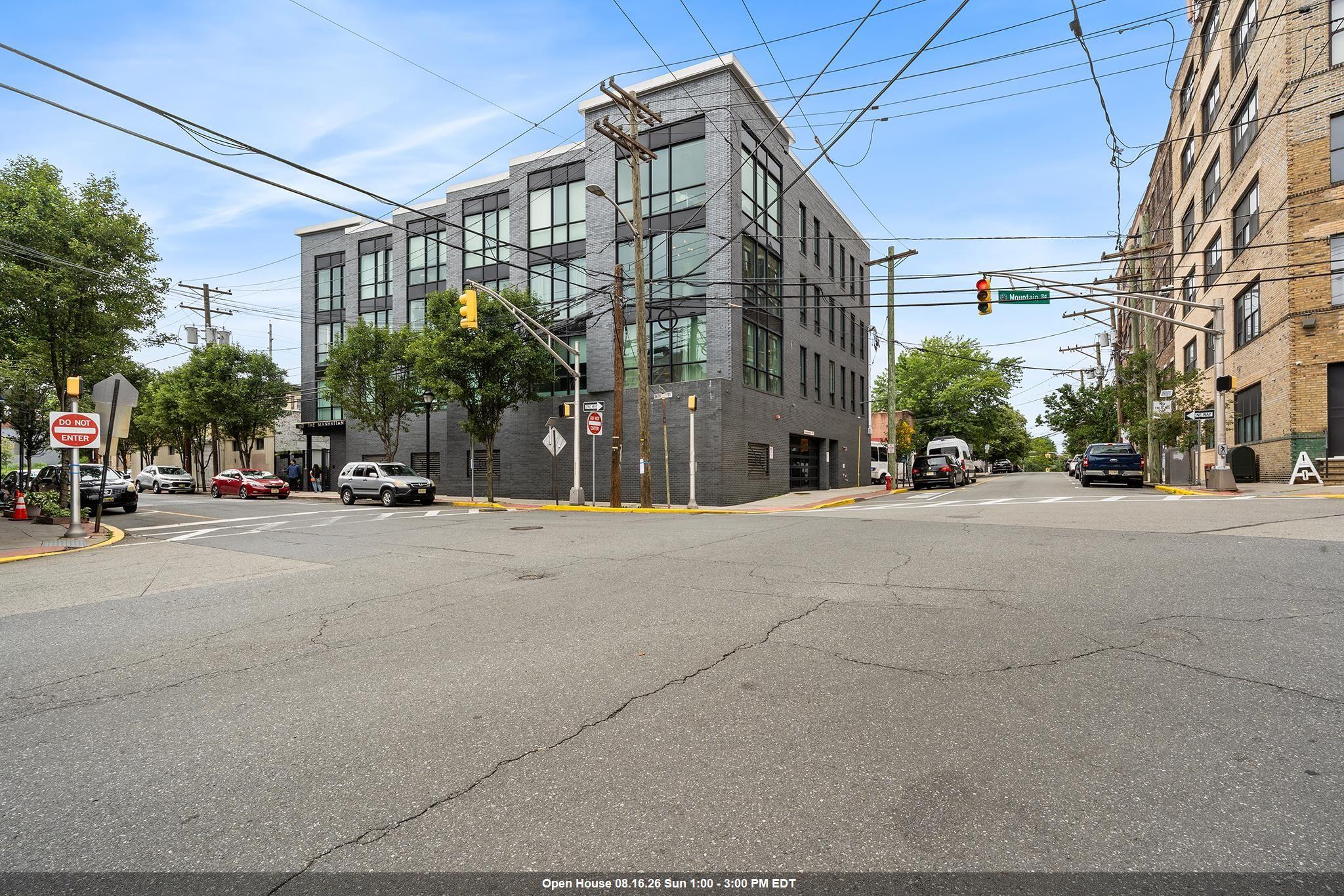 1601 MANHATTAN AVE Unit: 203
