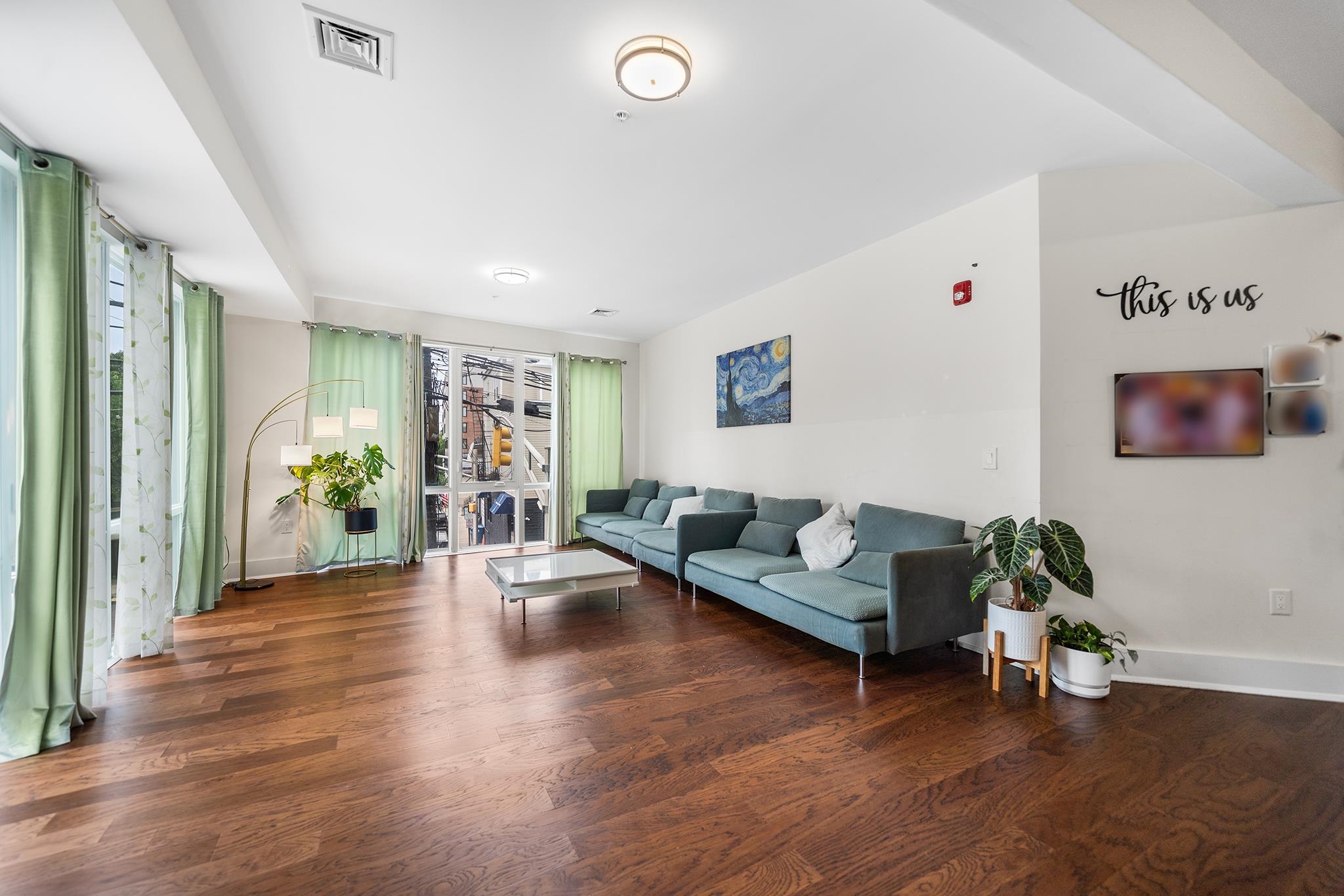 1601 MANHATTAN AVE Unit: 203