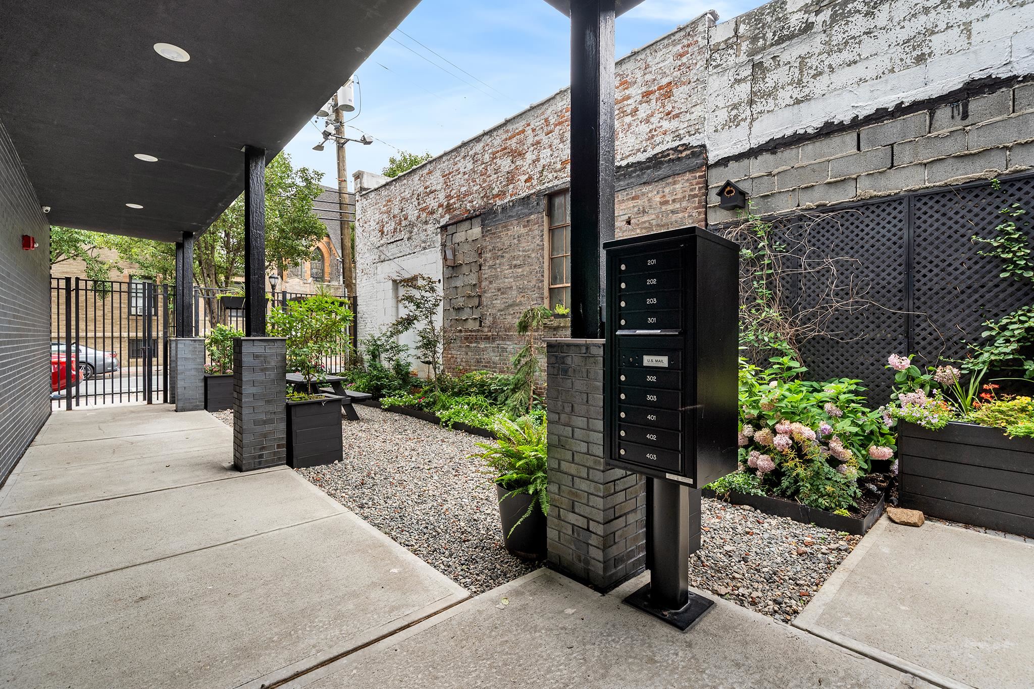 1601 MANHATTAN AVE Unit: 203