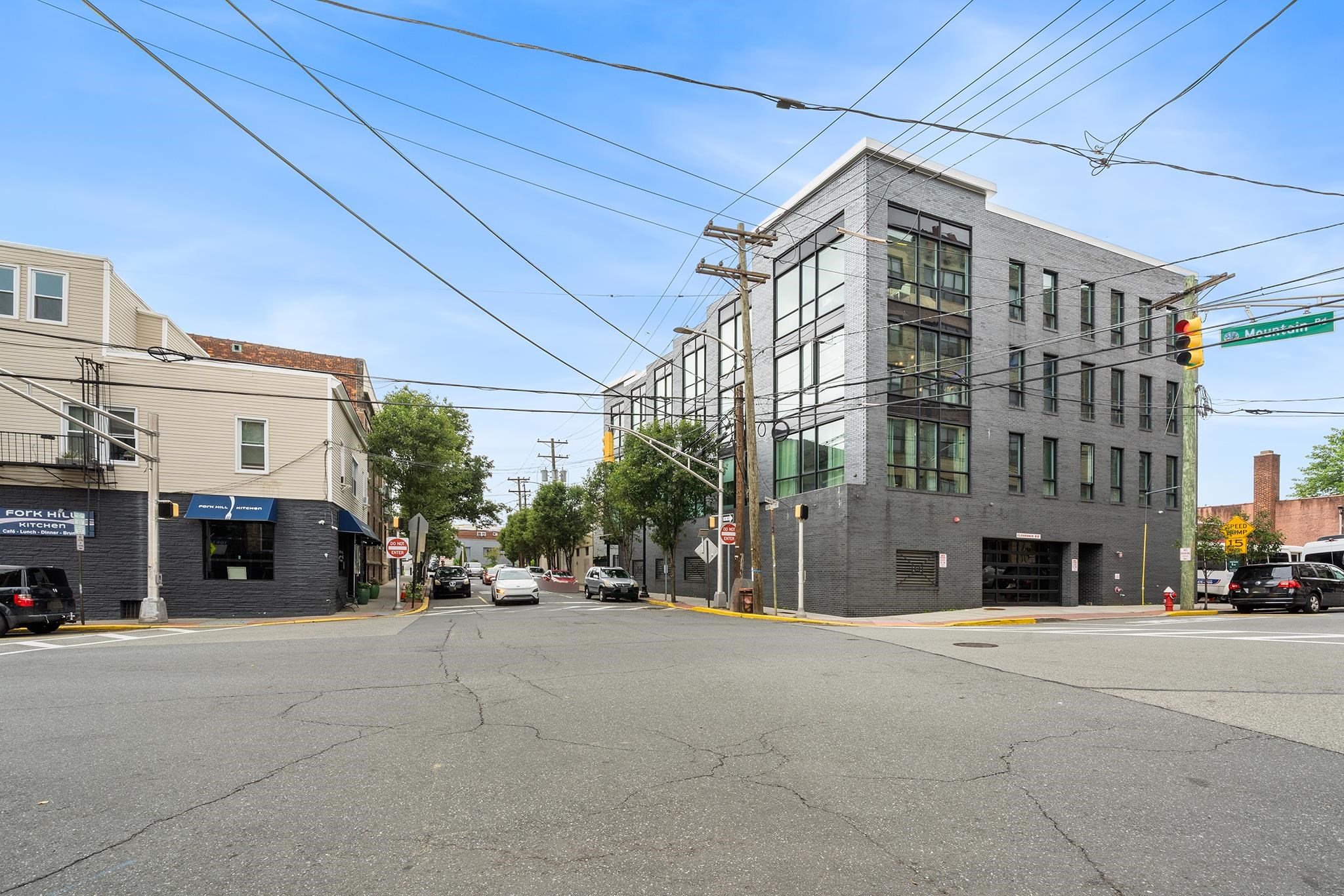 1601 MANHATTAN AVE Unit: 203