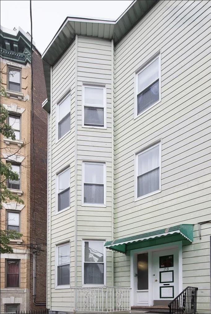28 48TH ST Unit: 1