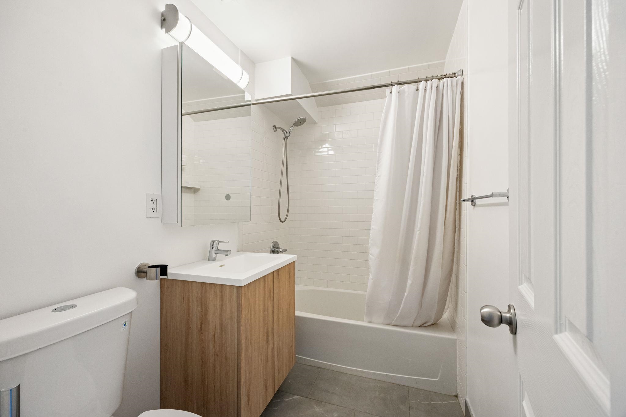 186 WAYNE ST Unit: 413D