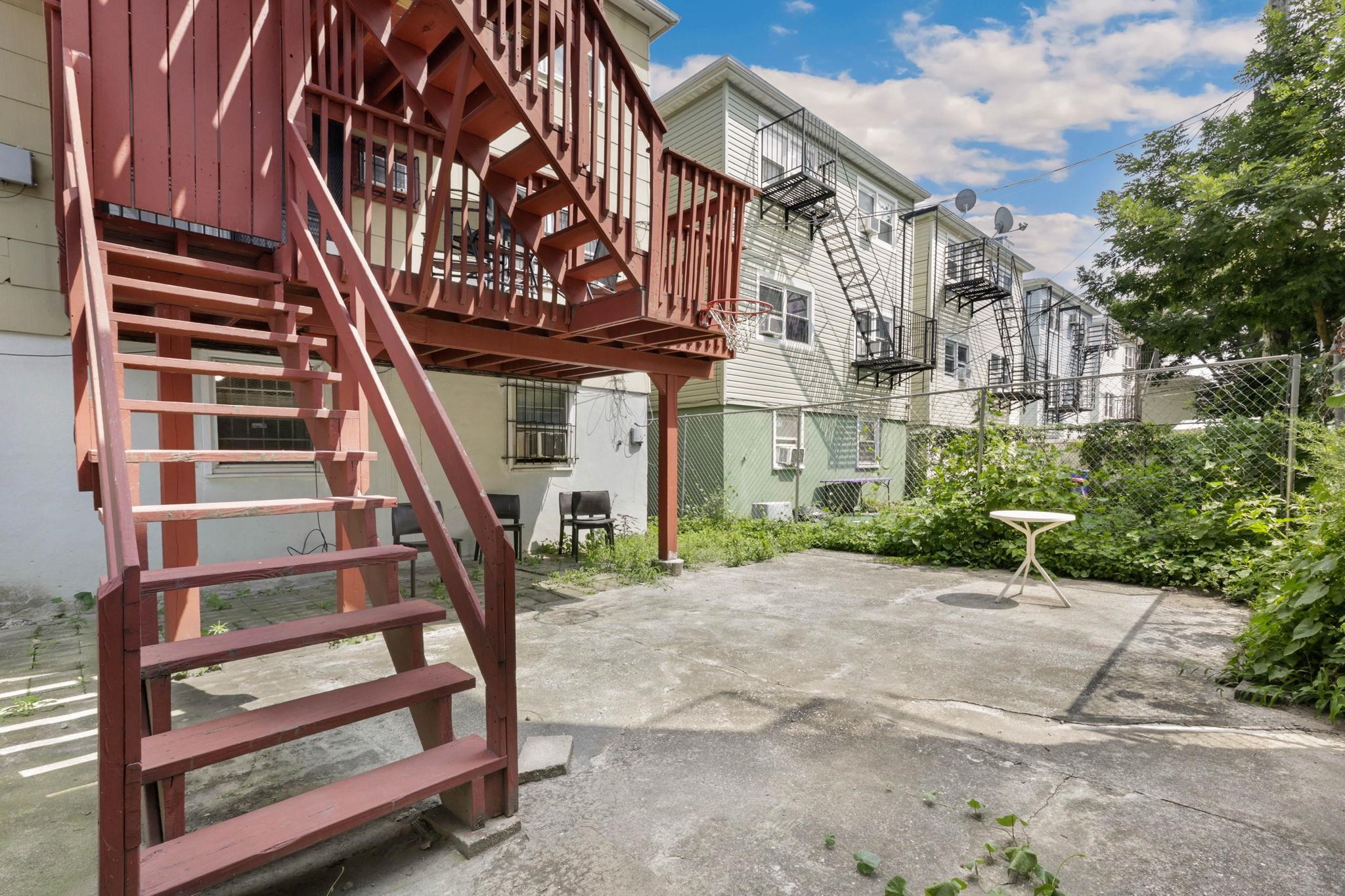 425 MANILA AVE Unit: #1