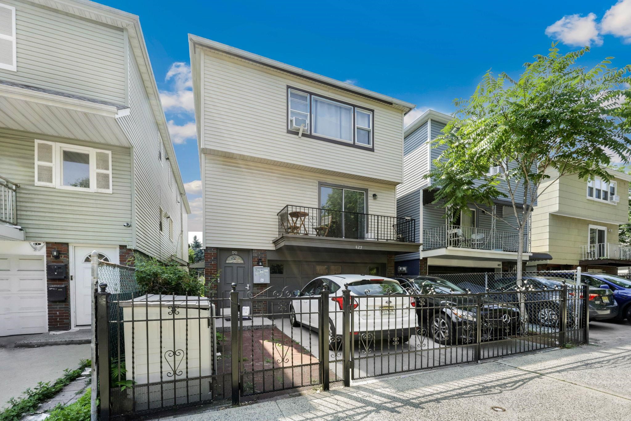425 MANILA AVE Unit: #1