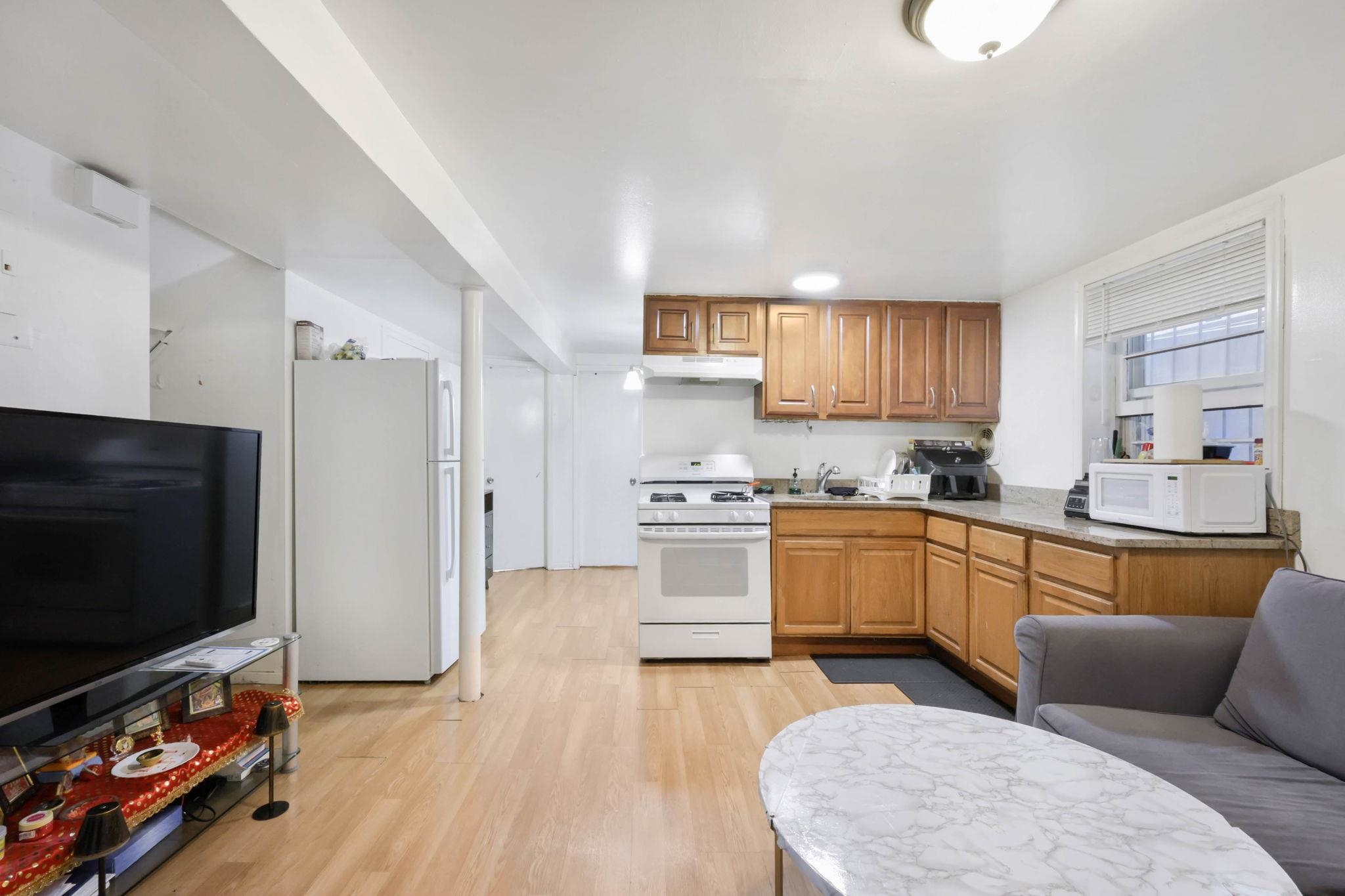 425 MANILA AVE Unit: #1