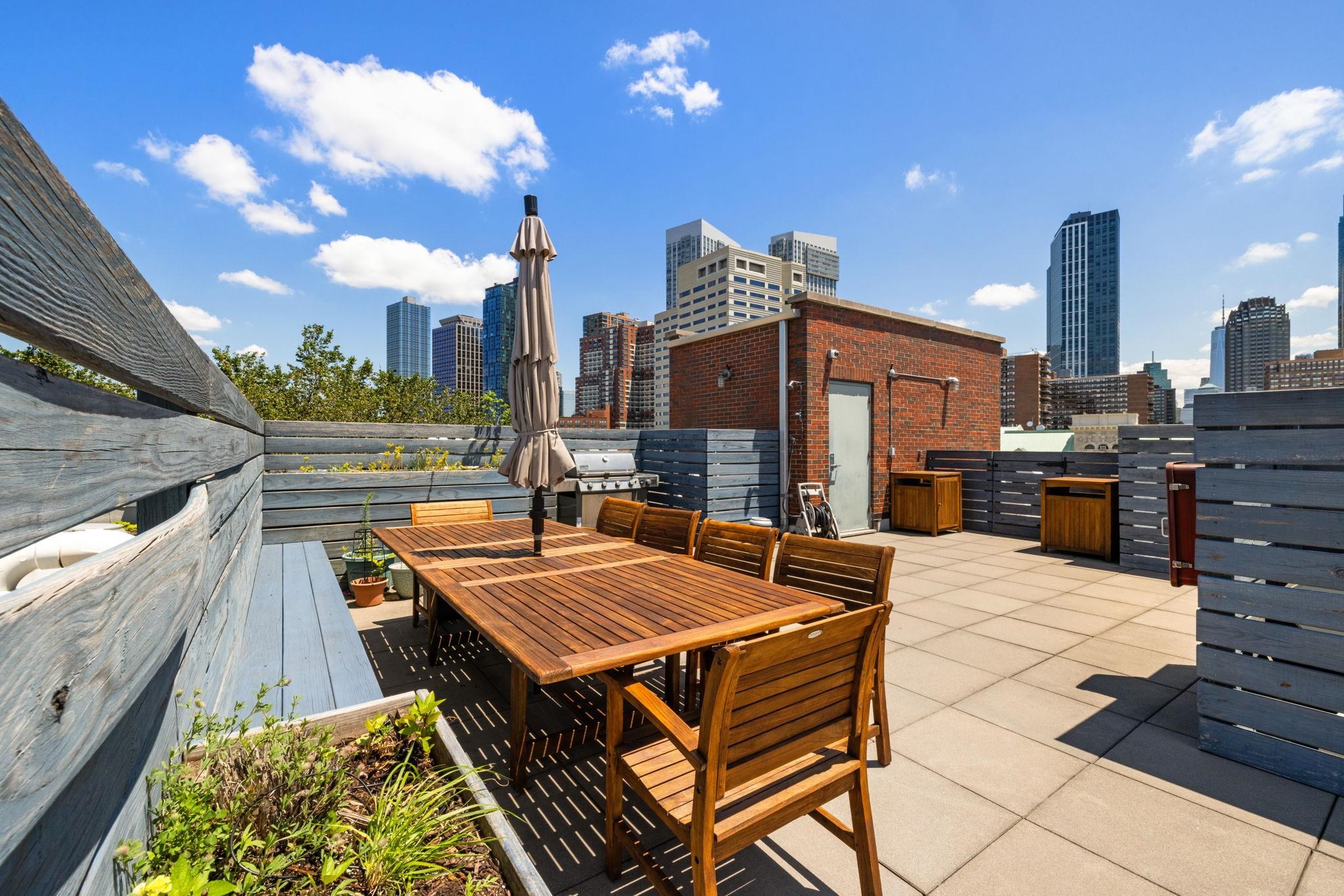 222 MONTGOMERY ST Unit: 1J
