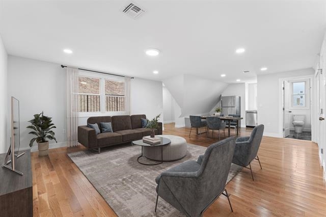 859 BLVD EAST