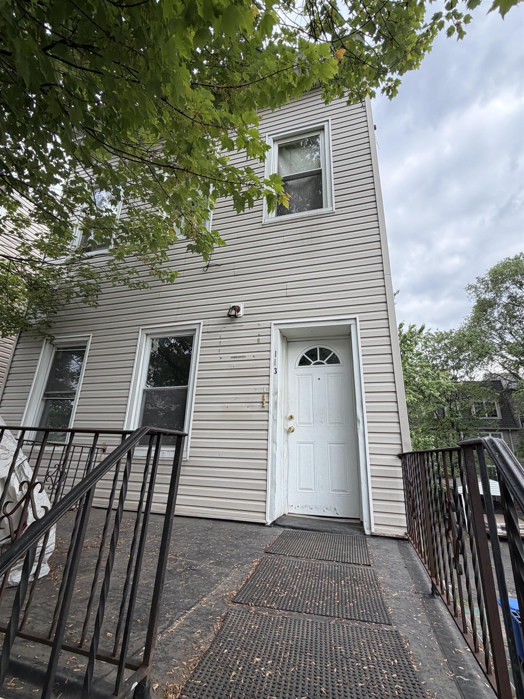 113 MYRTLE AVE Unit: 1
