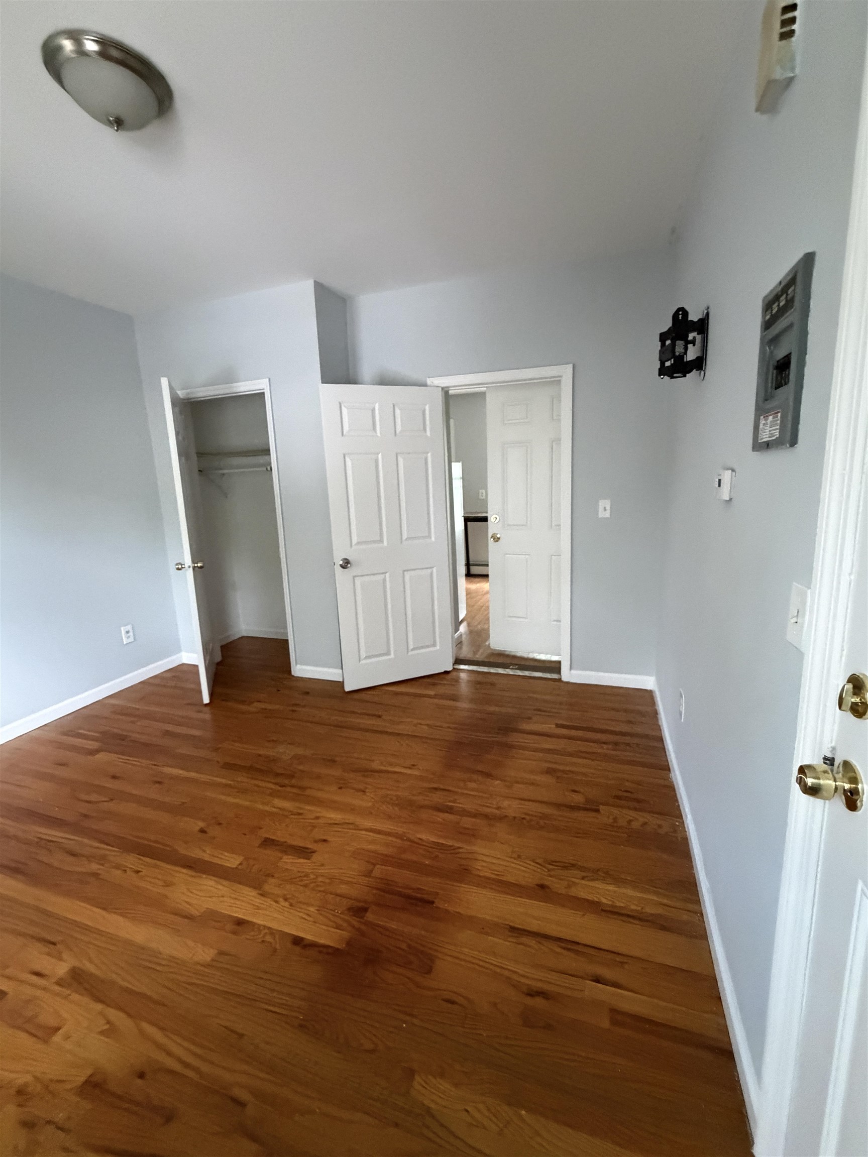113 MYRTLE AVE Unit: 1