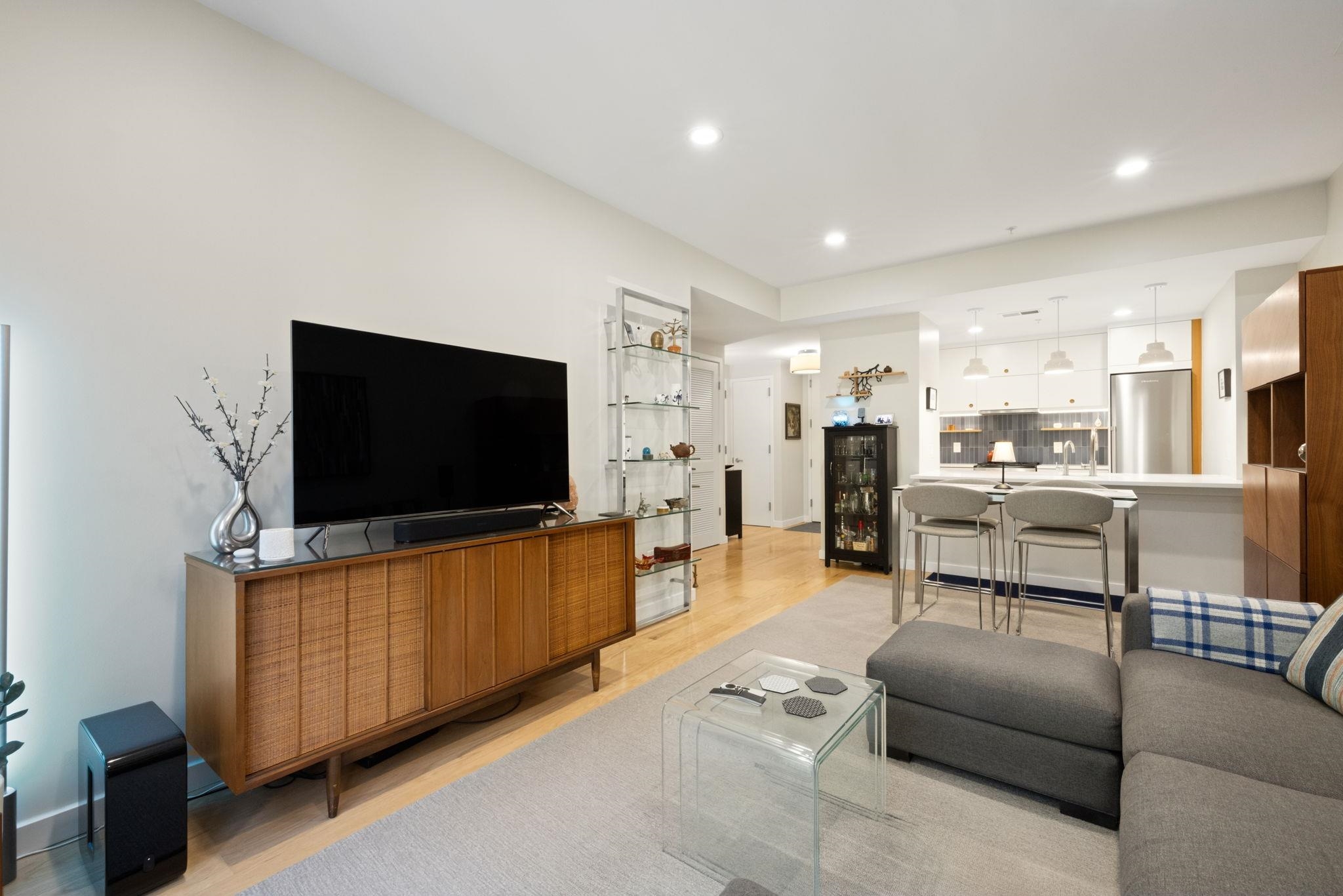 222 MONTGOMERY ST Unit: 1-J