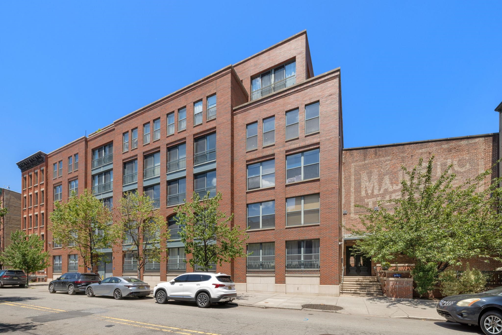 222 MONTGOMERY ST Unit: 1-J