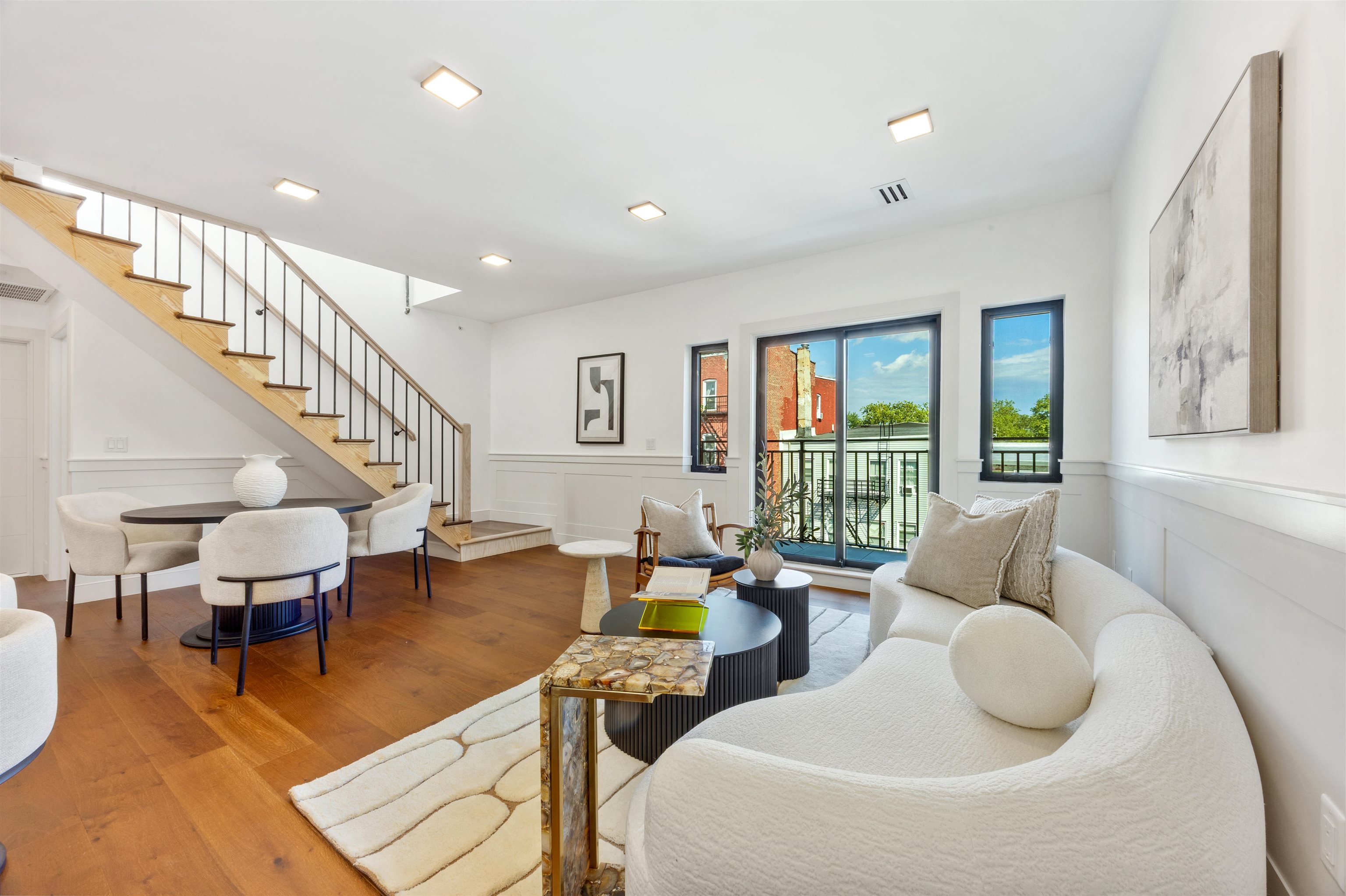 262 NEW YORK AVE Unit: 404