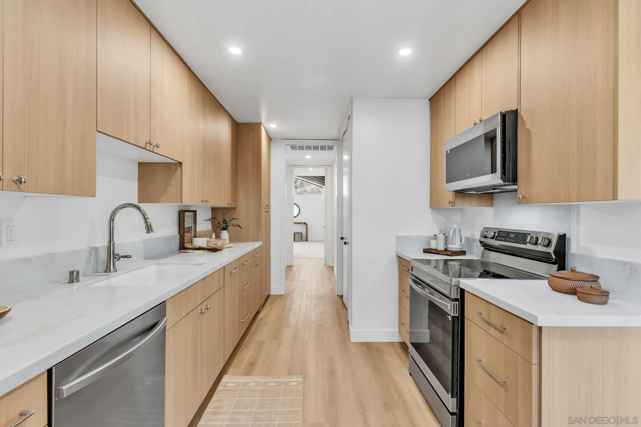 17189 Bernardo Center