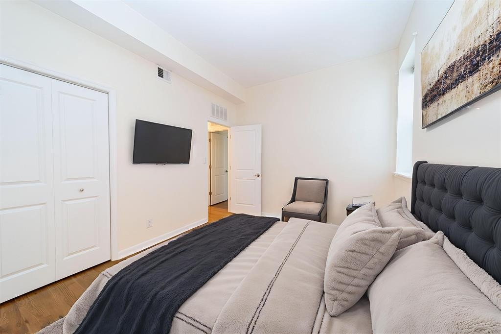227 CHRISTOPHER COLUMBUS DR Unit: 336B