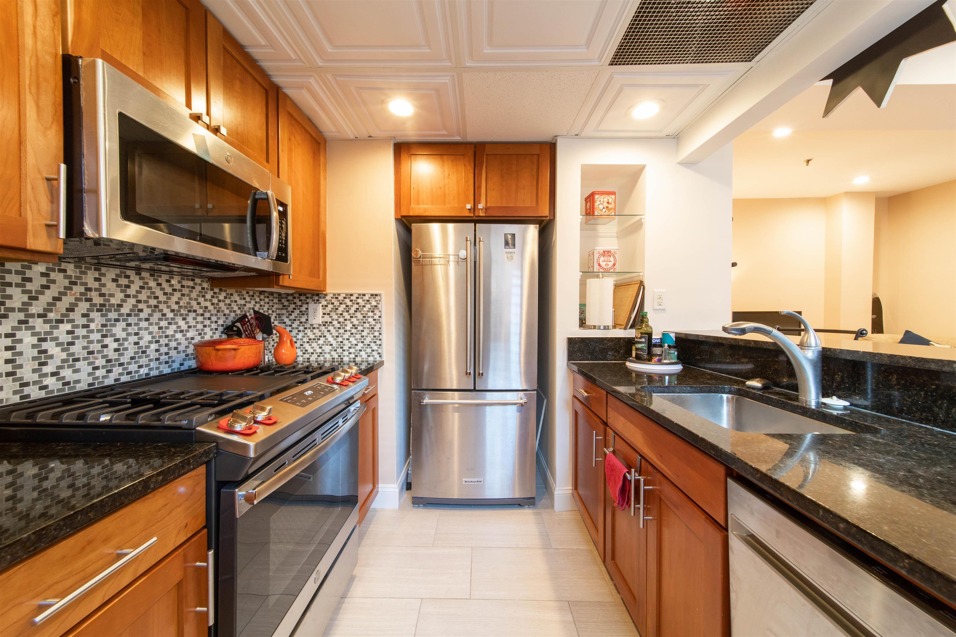 227 CHRISTOPHER COLUMBUS DR Unit: 336B