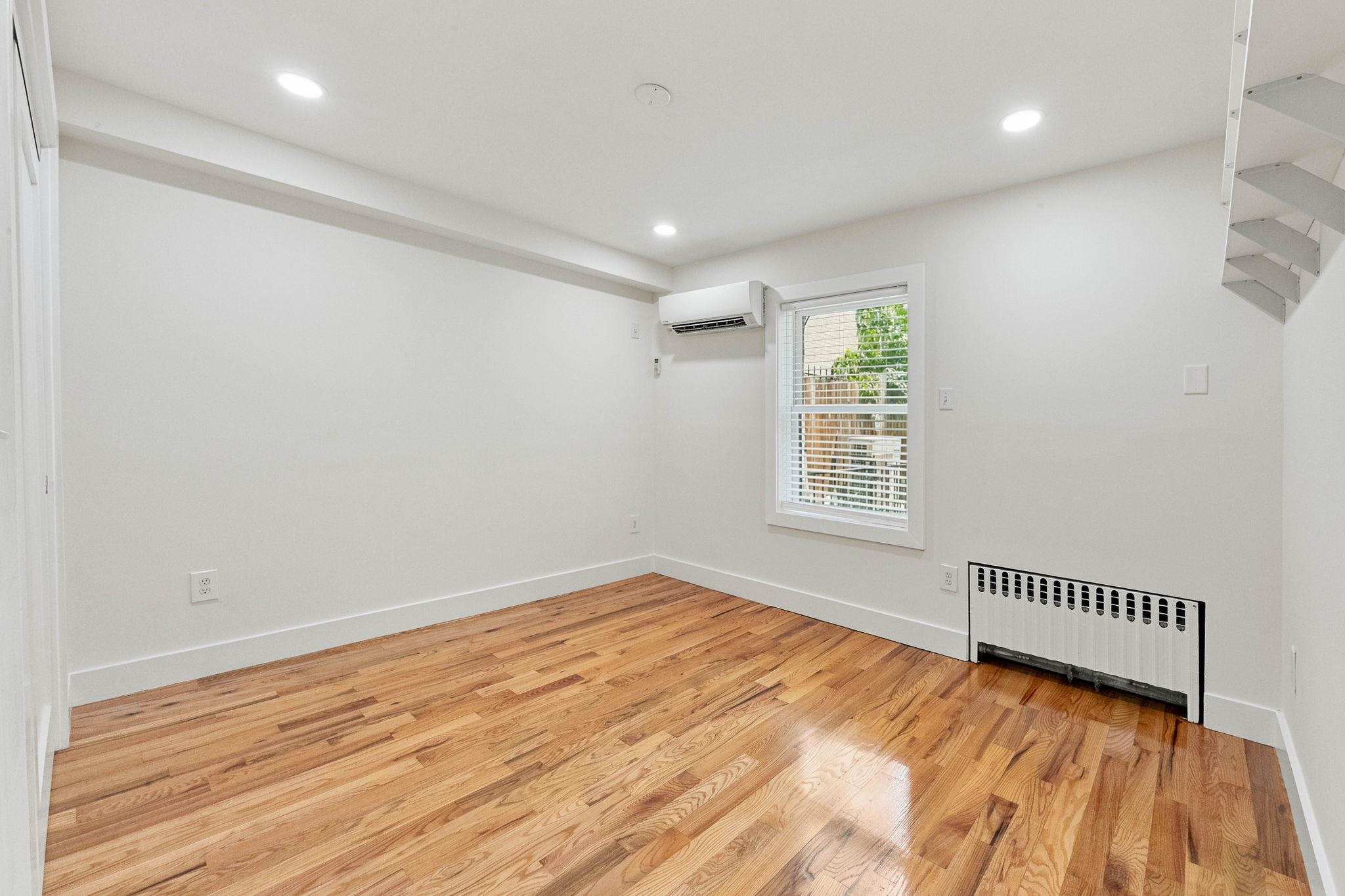1017 PARK AVE Unit: GF