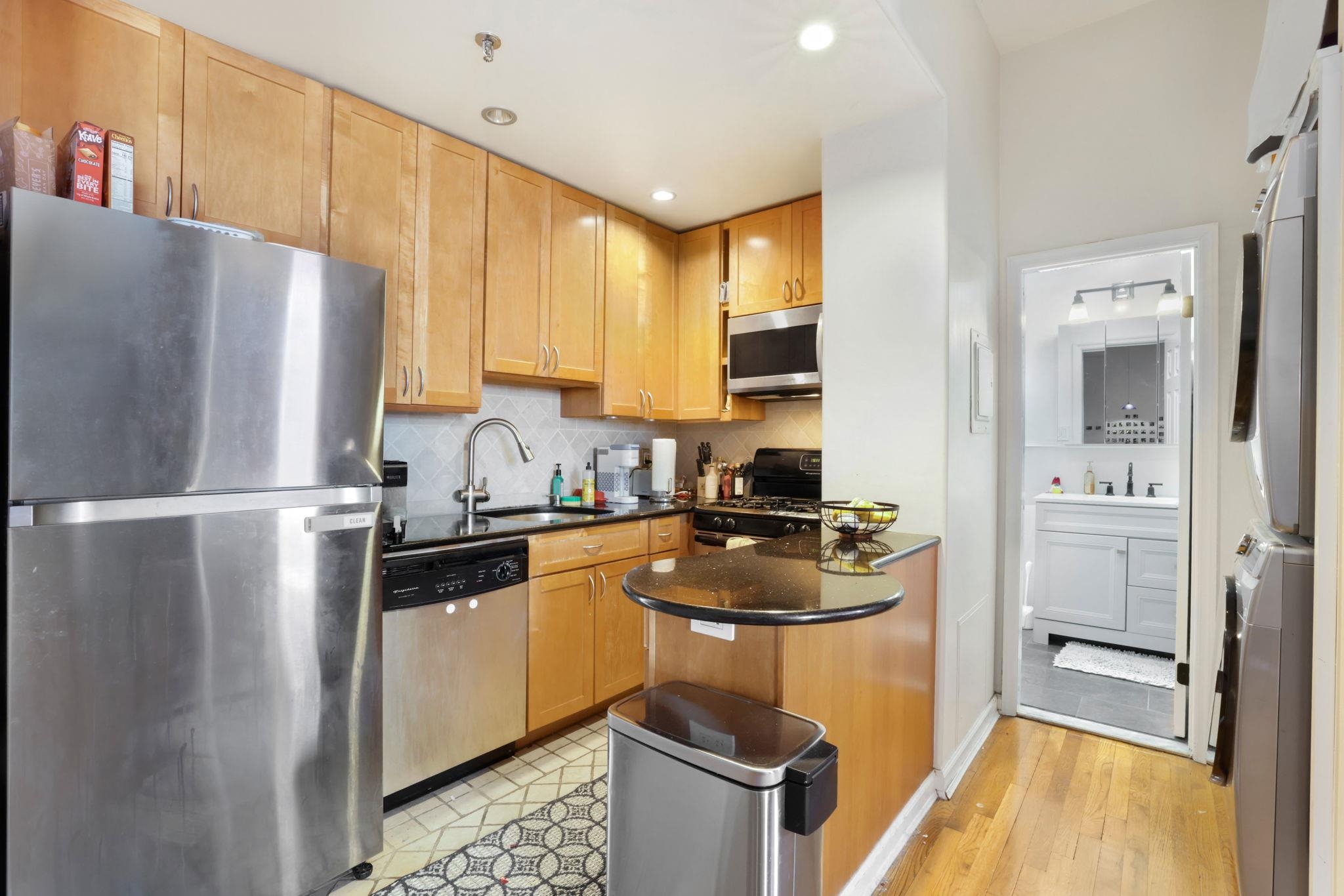 319 BARROWS AVE Unit: 5A