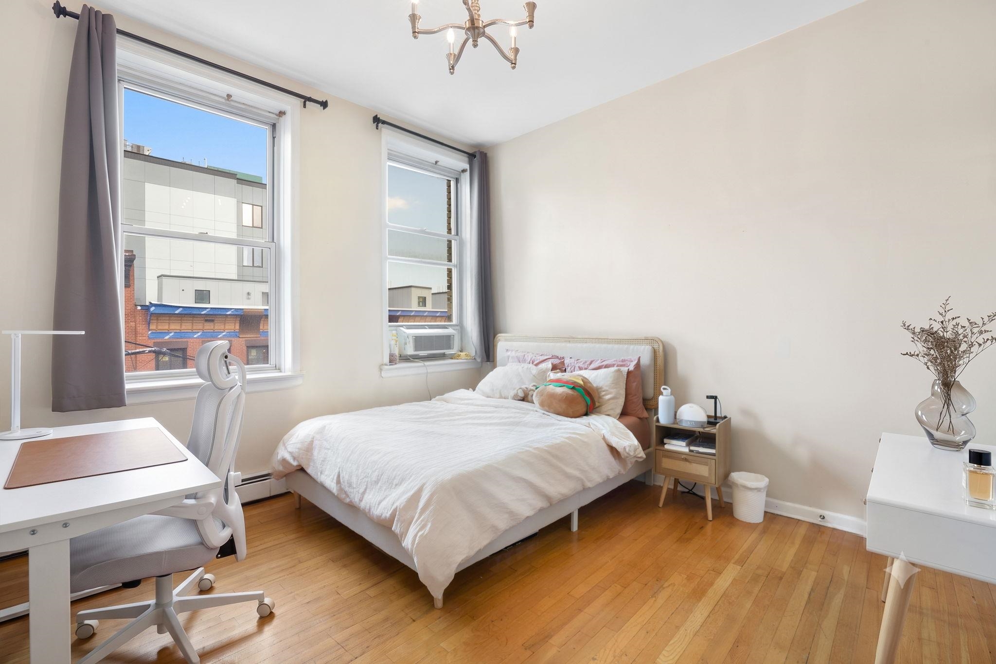 319 BARROWS AVE Unit: 5A