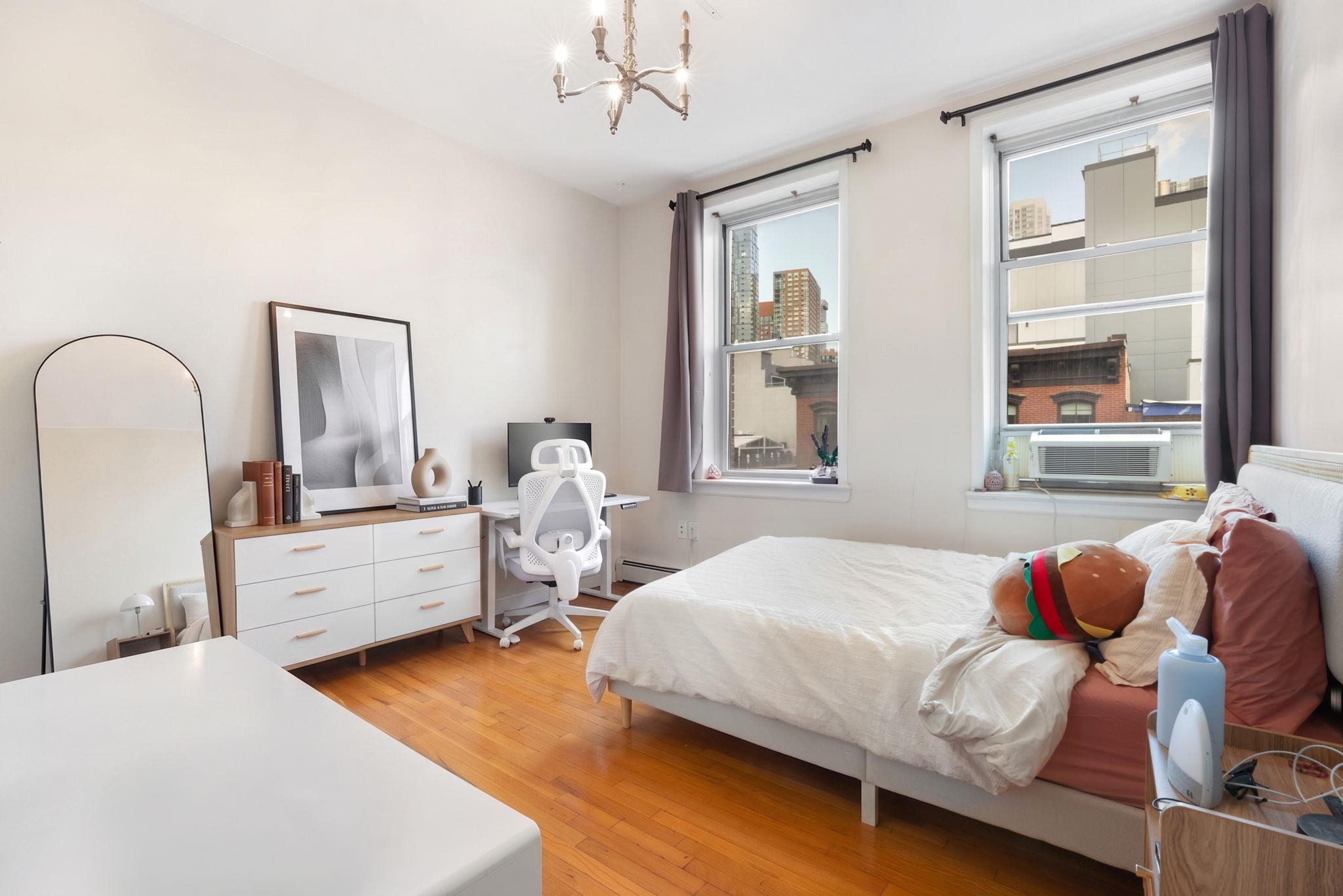 319 BARROWS AVE Unit: 5A