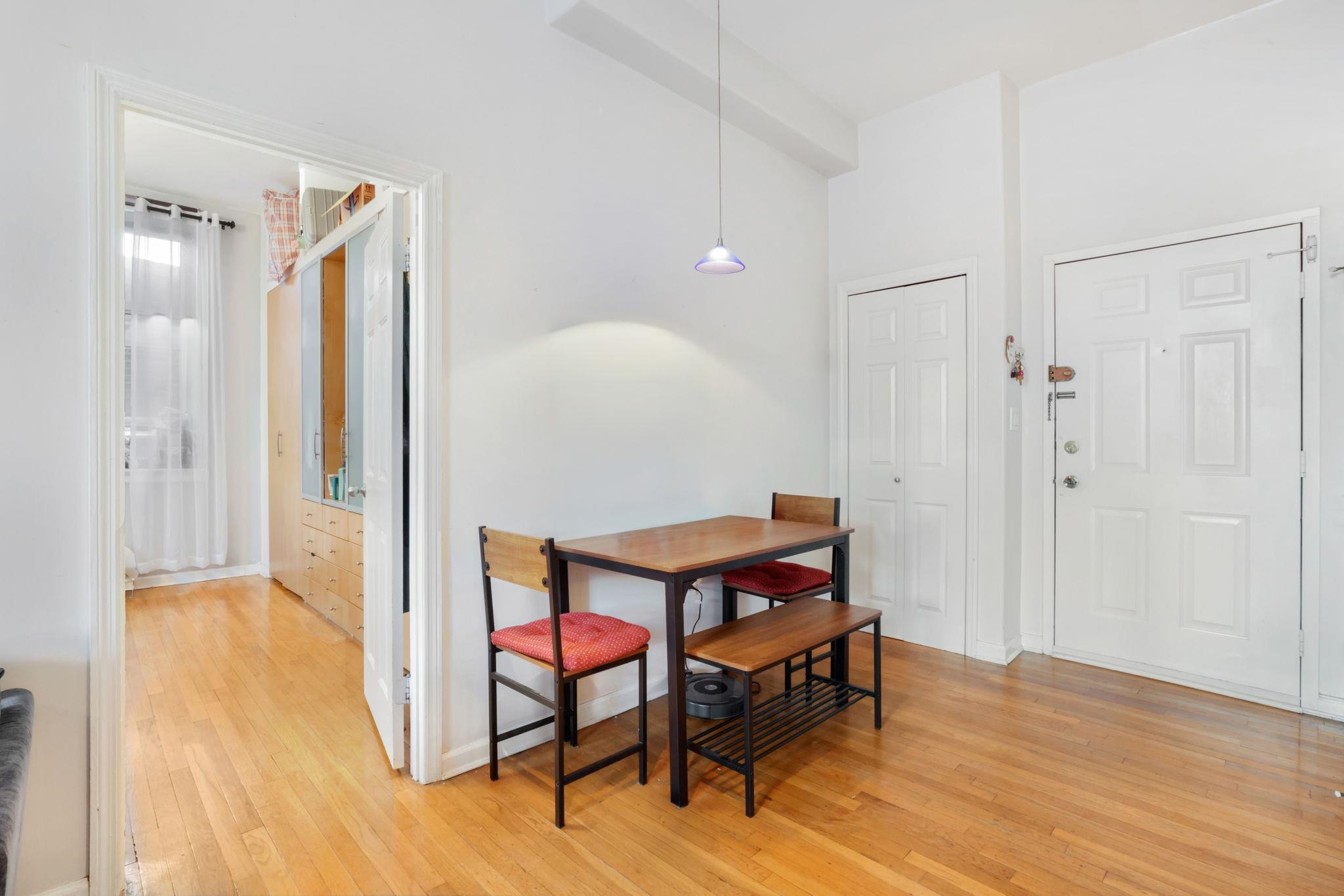 319 BARROWS AVE Unit: 5A