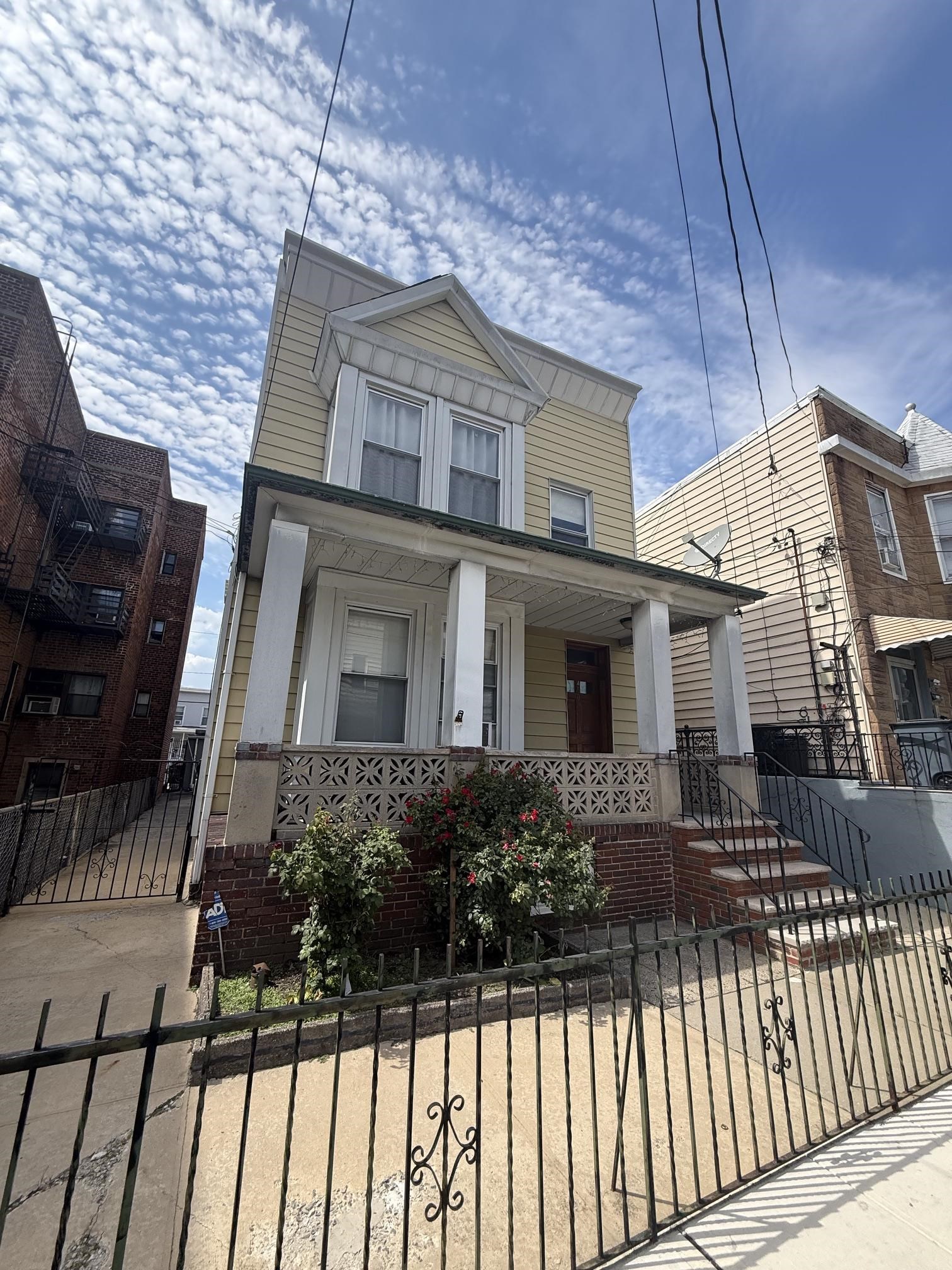 4509 COTTAGE PL Unit: 2R