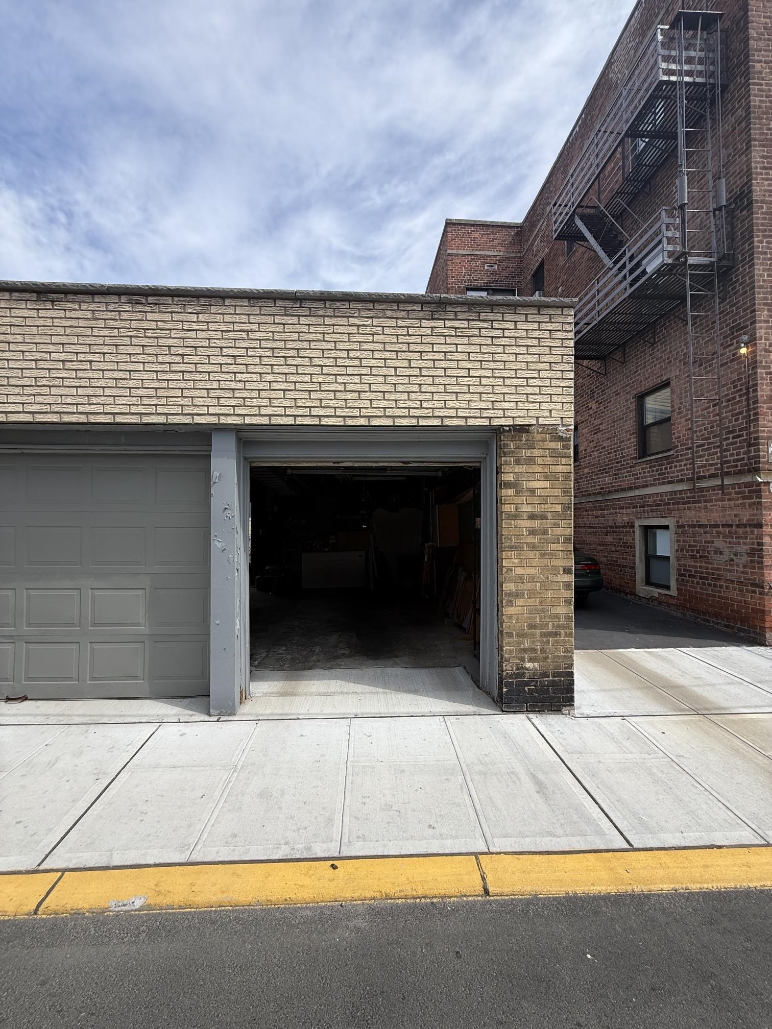 4509 COTTAGE PL Unit: 2R