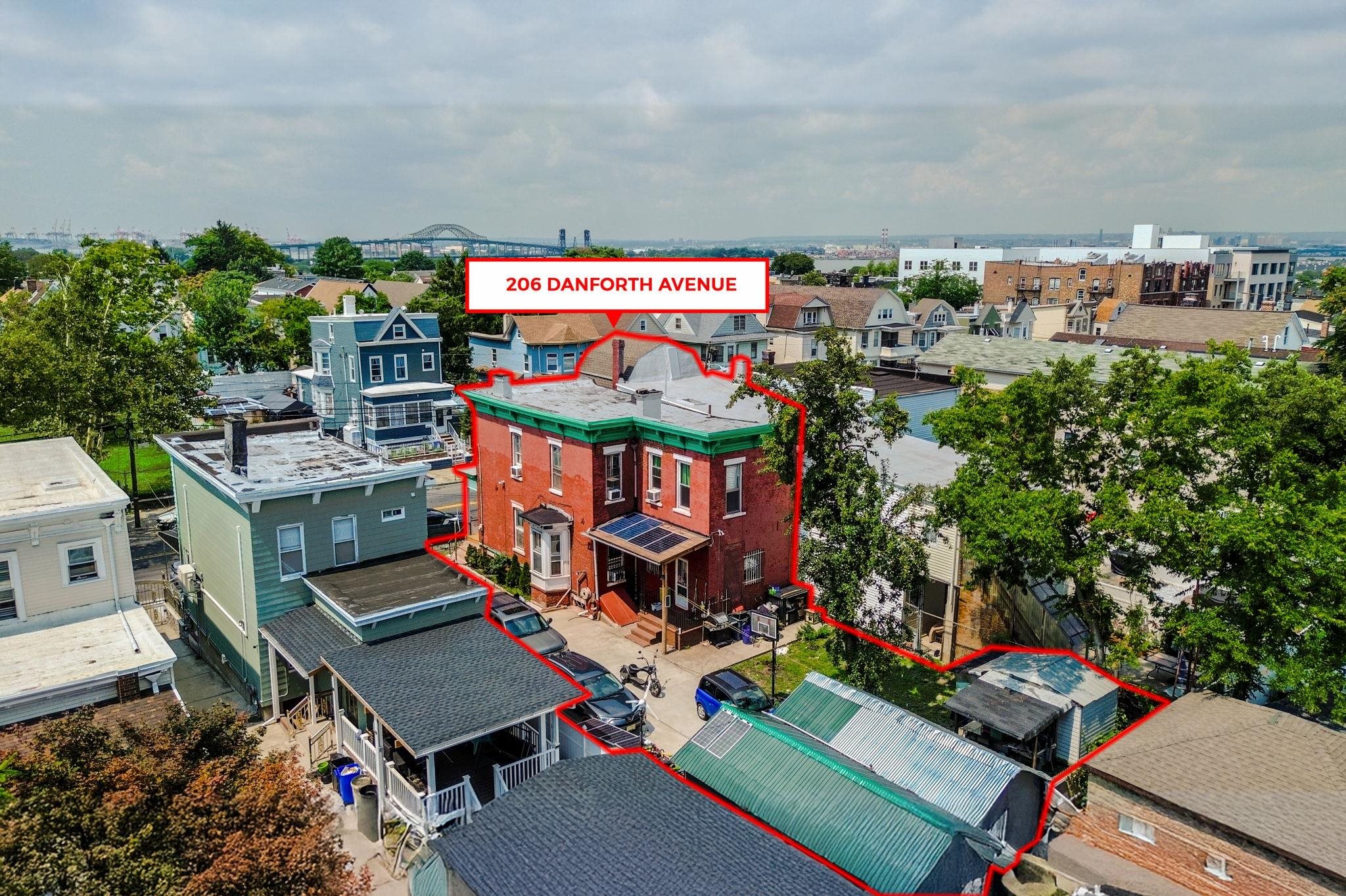 206 DANFORTH AVE