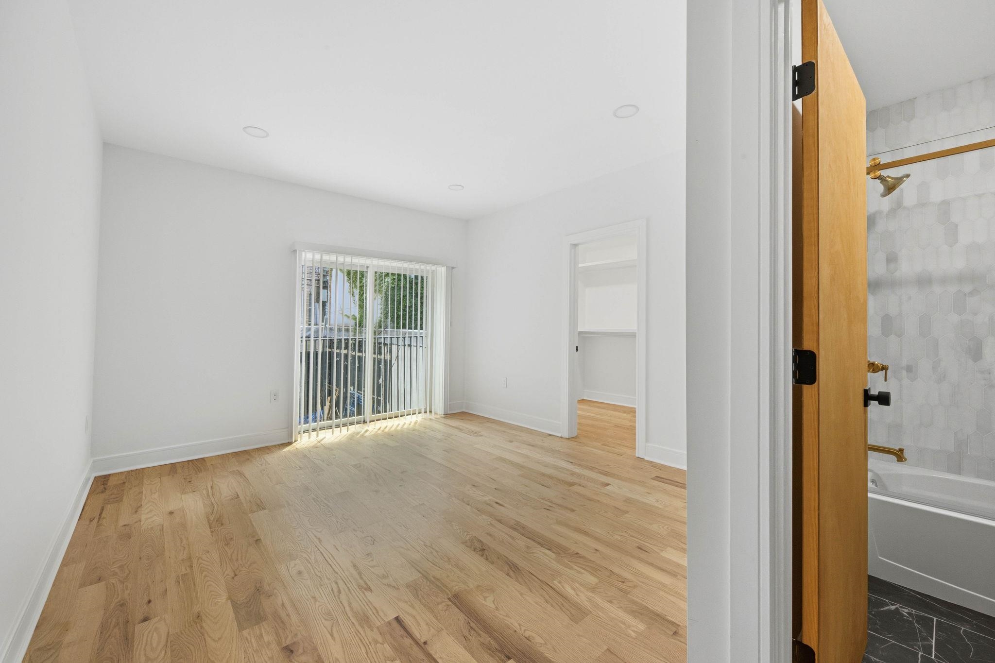 525 WASHINGTON ST Unit: 1