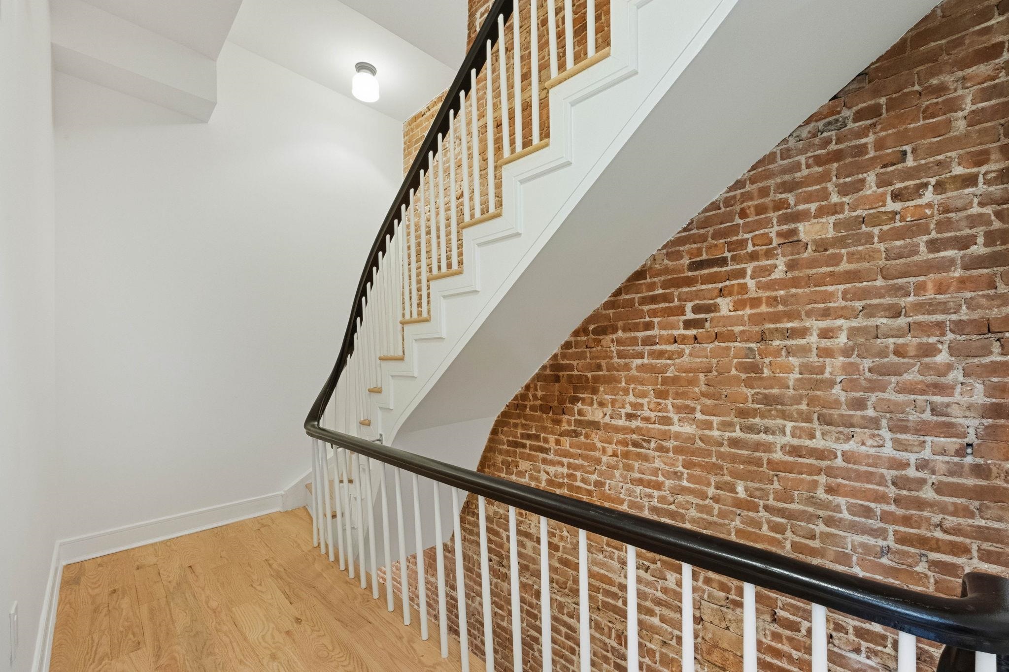525 WASHINGTON ST Unit: 1
