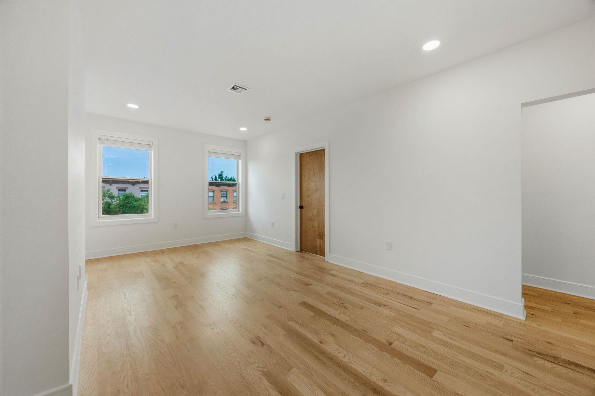 525 WASHINGTON ST Unit: 2