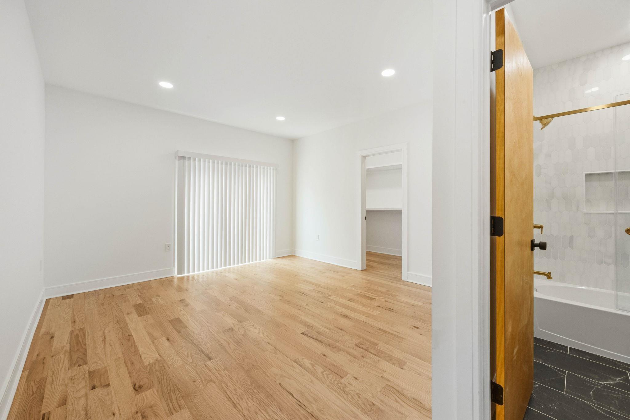 525 WASHINGTON ST Unit: 2
