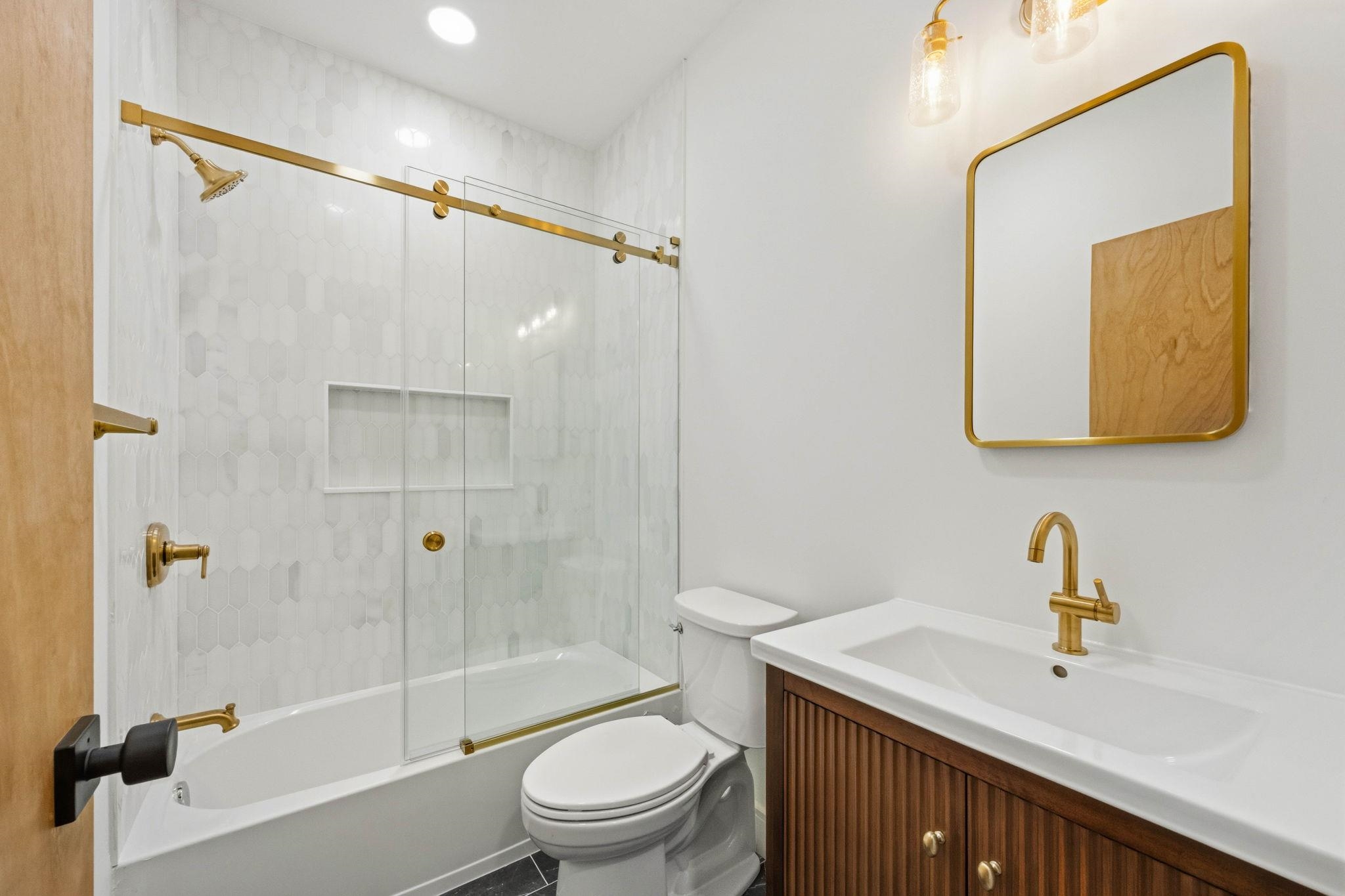 525 WASHINGTON ST Unit: 2