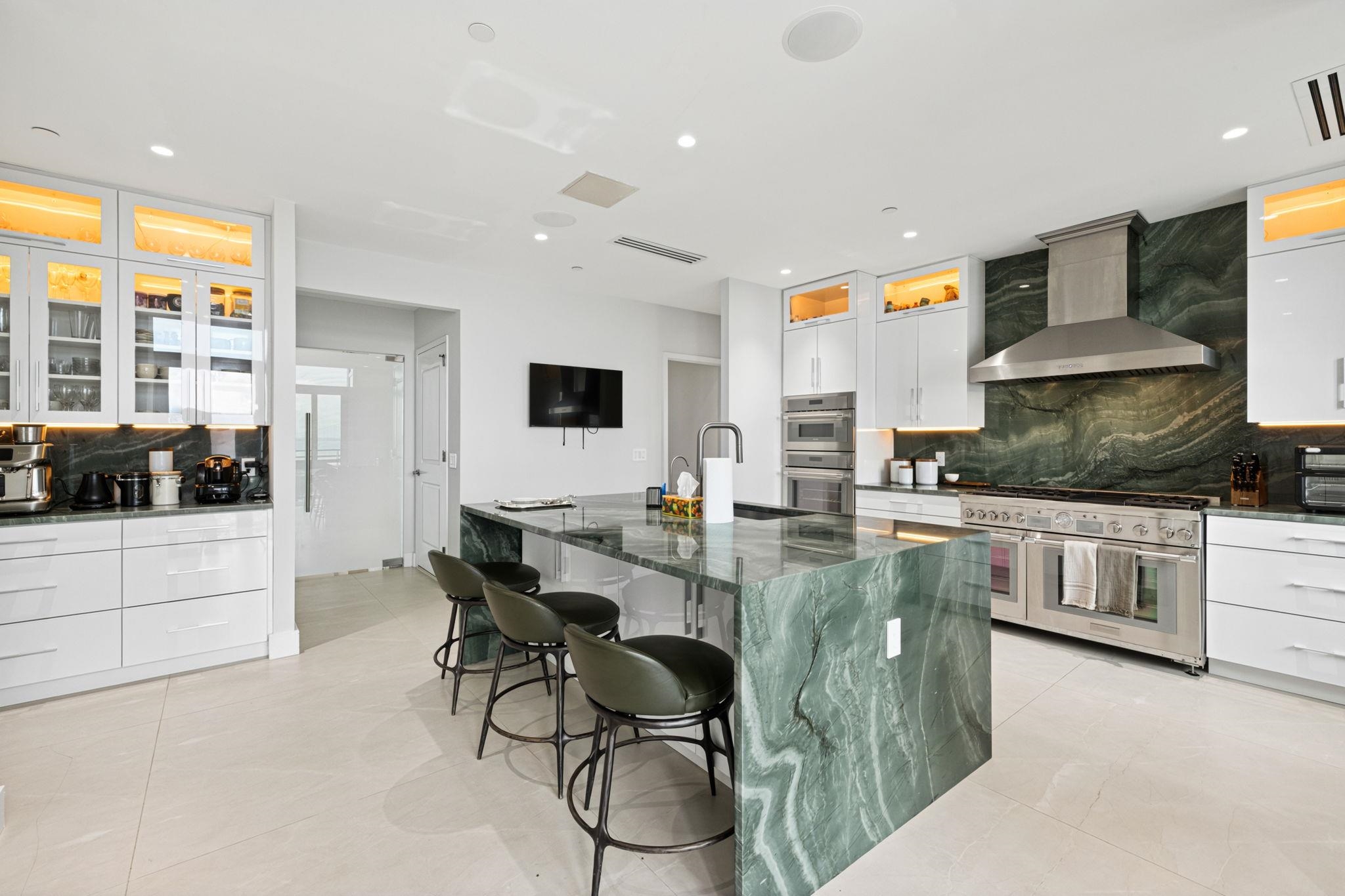 1000 PORTSIDE DR Unit: PH