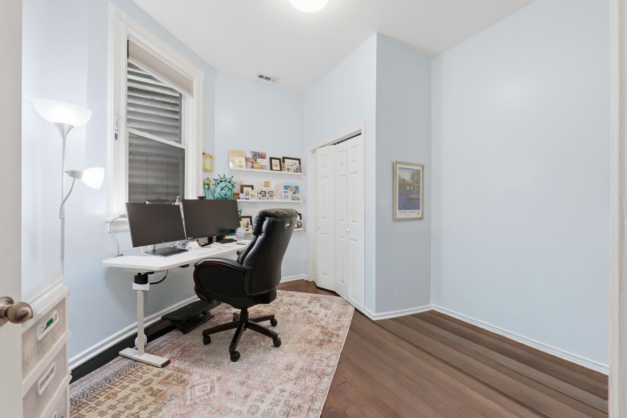 935 SUMMIT AVE Unit: 2