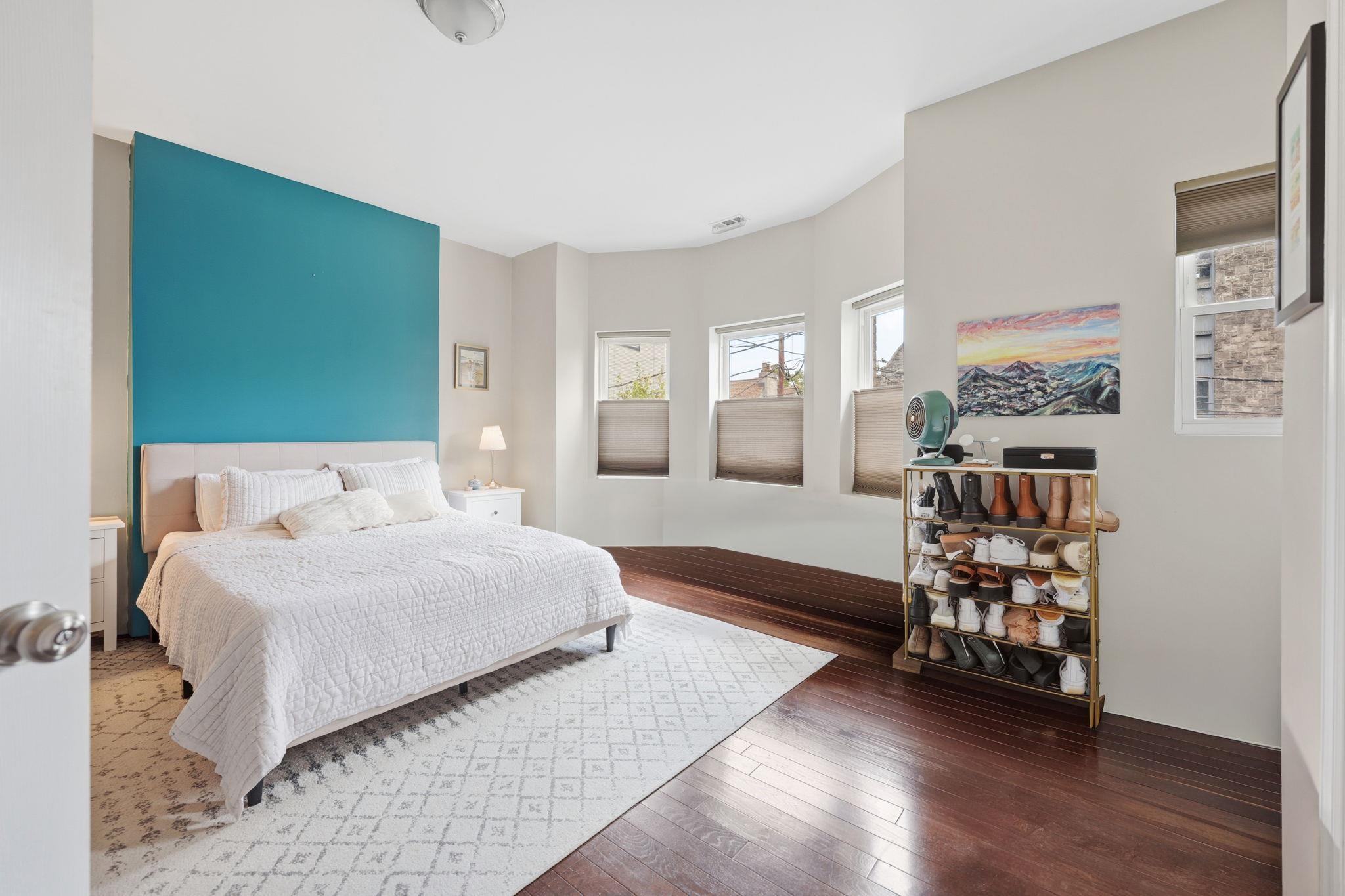 935 SUMMIT AVE Unit: 2