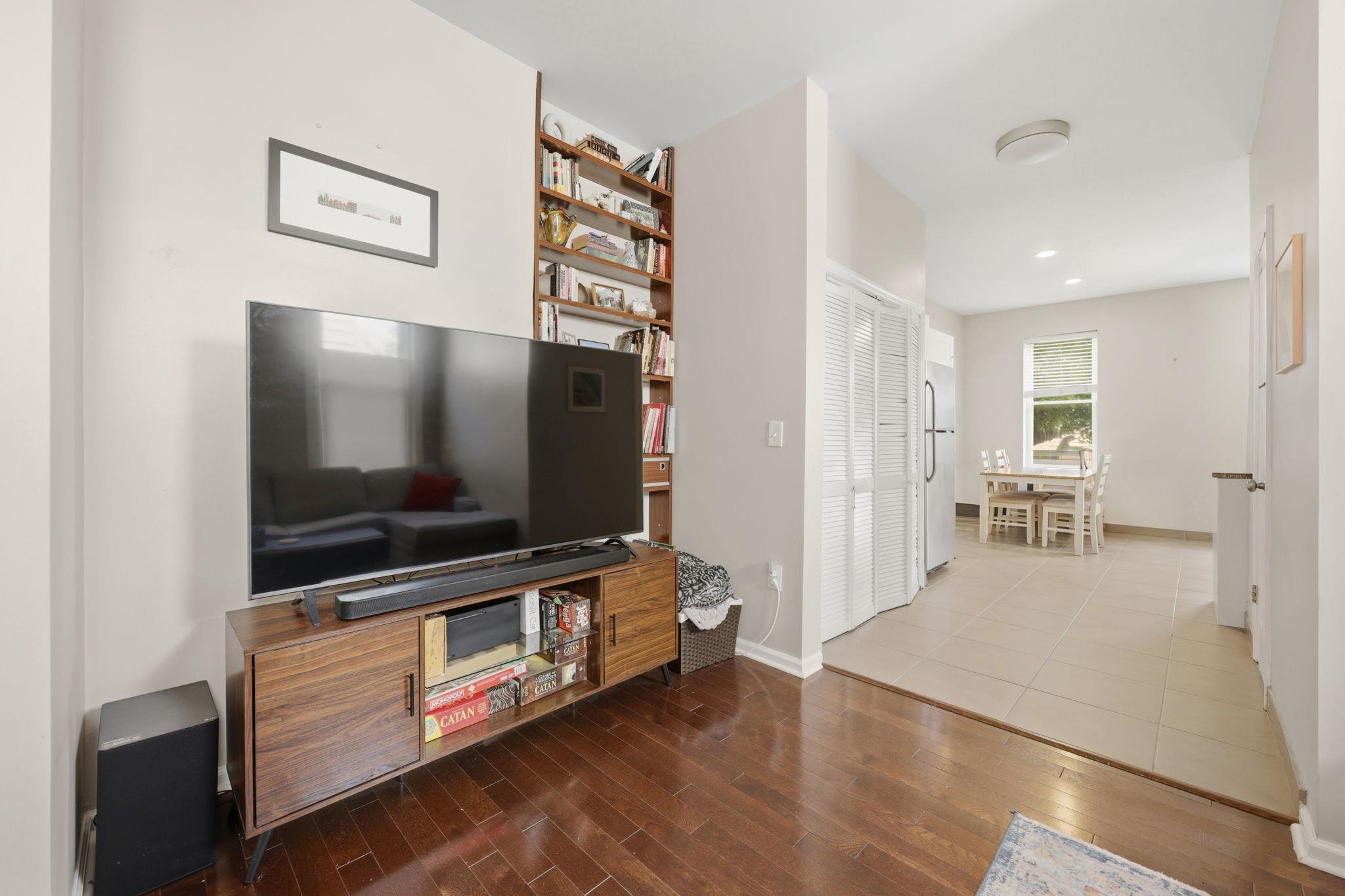 935 SUMMIT AVE Unit: 2