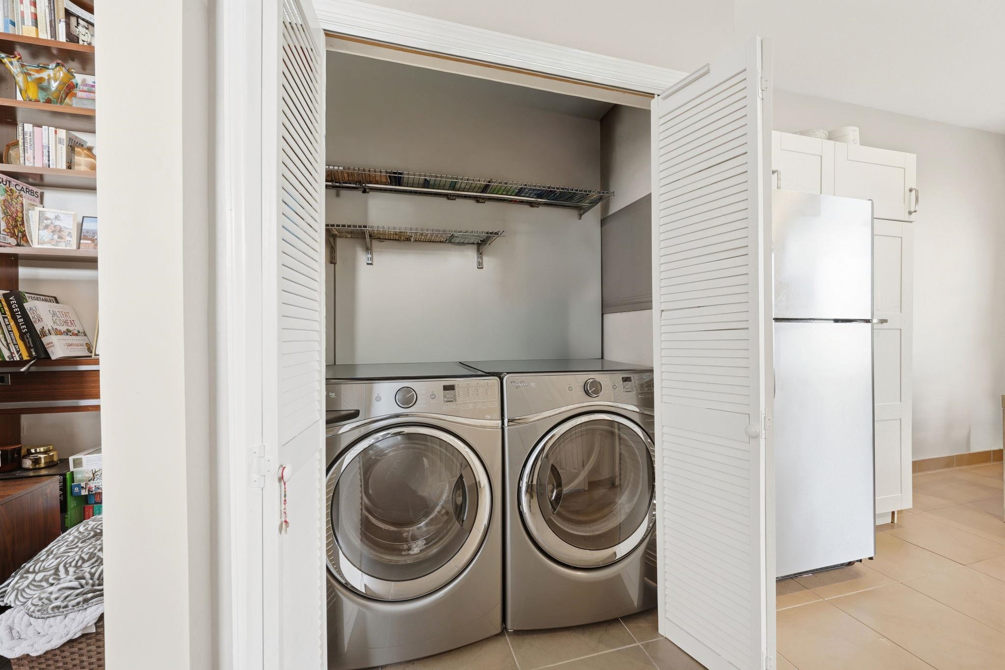 935 SUMMIT AVE Unit: 2