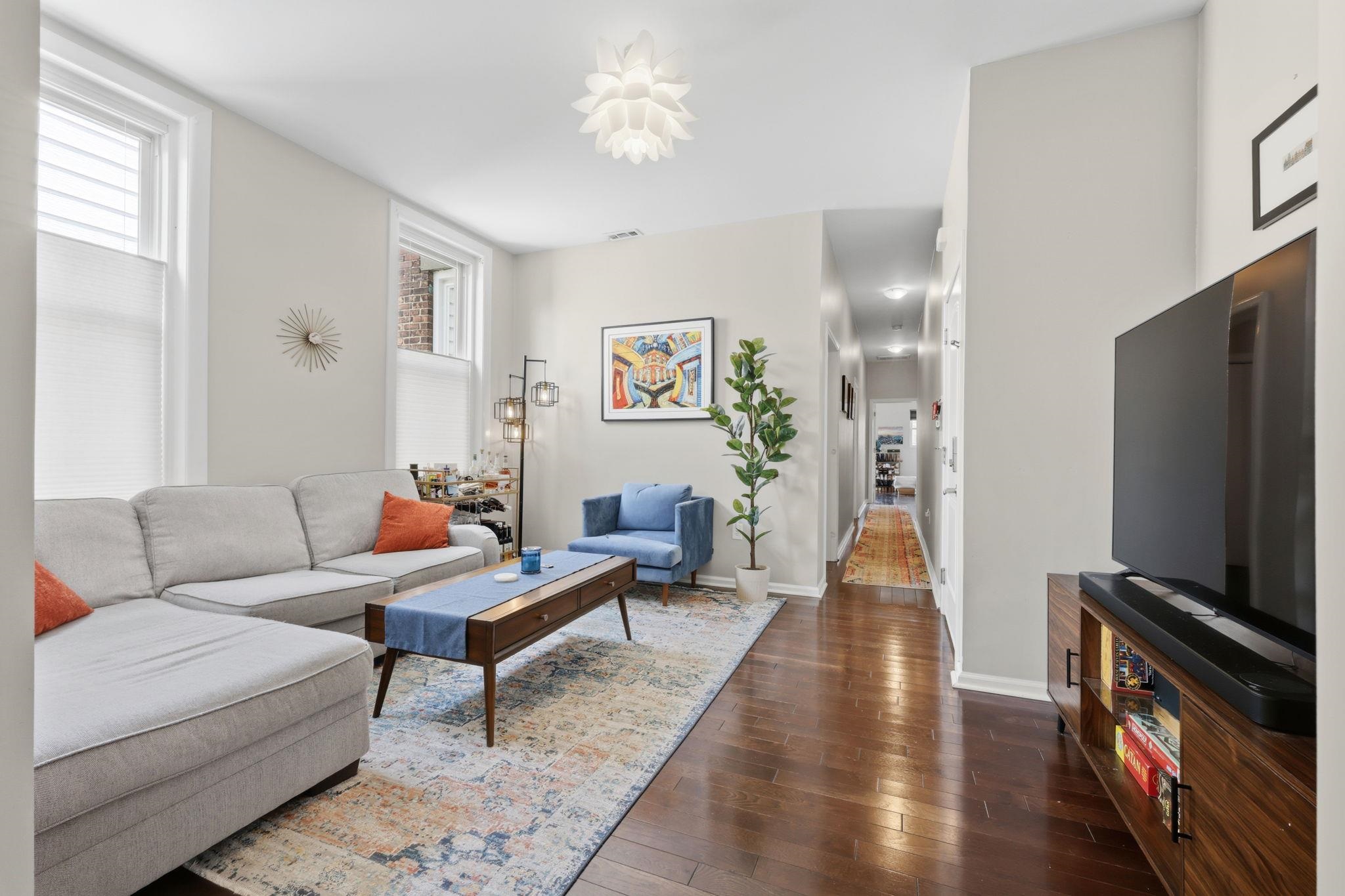 935 SUMMIT AVE Unit: 2