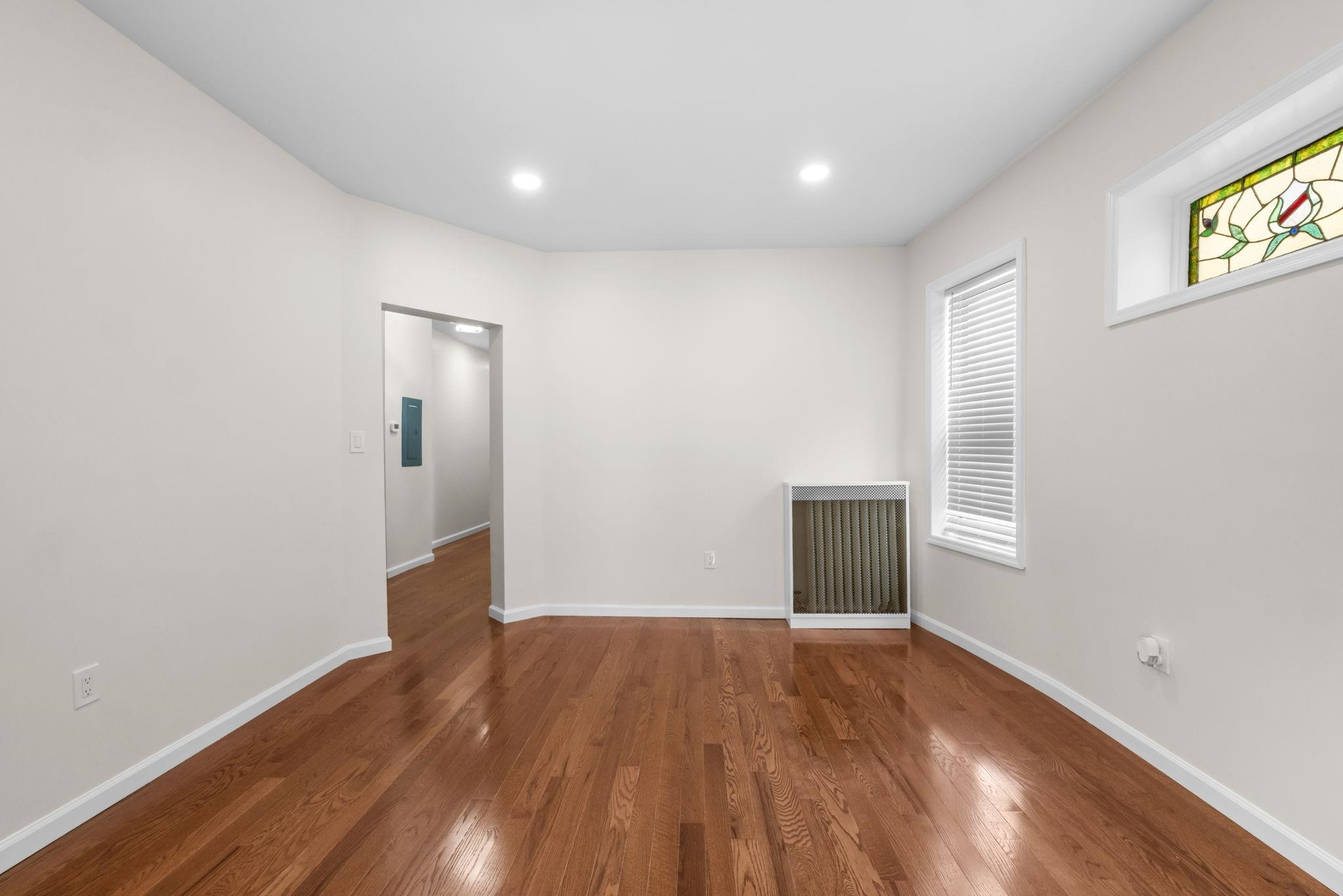 81 ROMAINE AVE Unit: 4 (202)