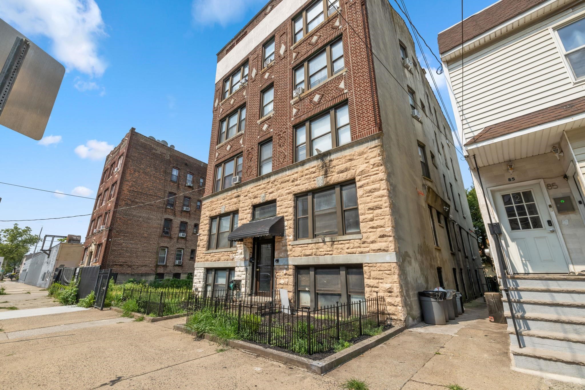 81 ROMAINE AVE Unit: 4 (202)