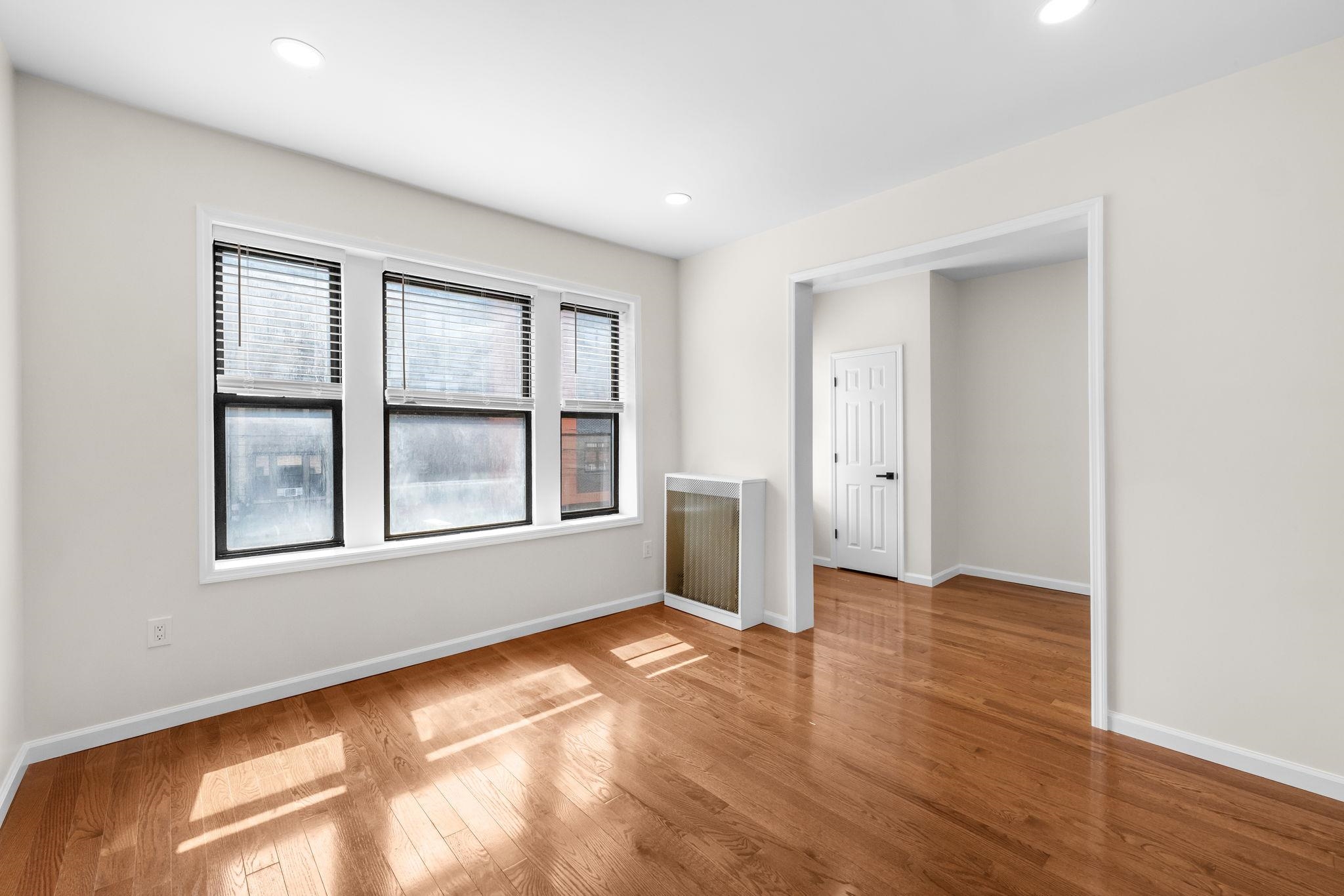 81 ROMAINE AVE Unit: 4 (202)