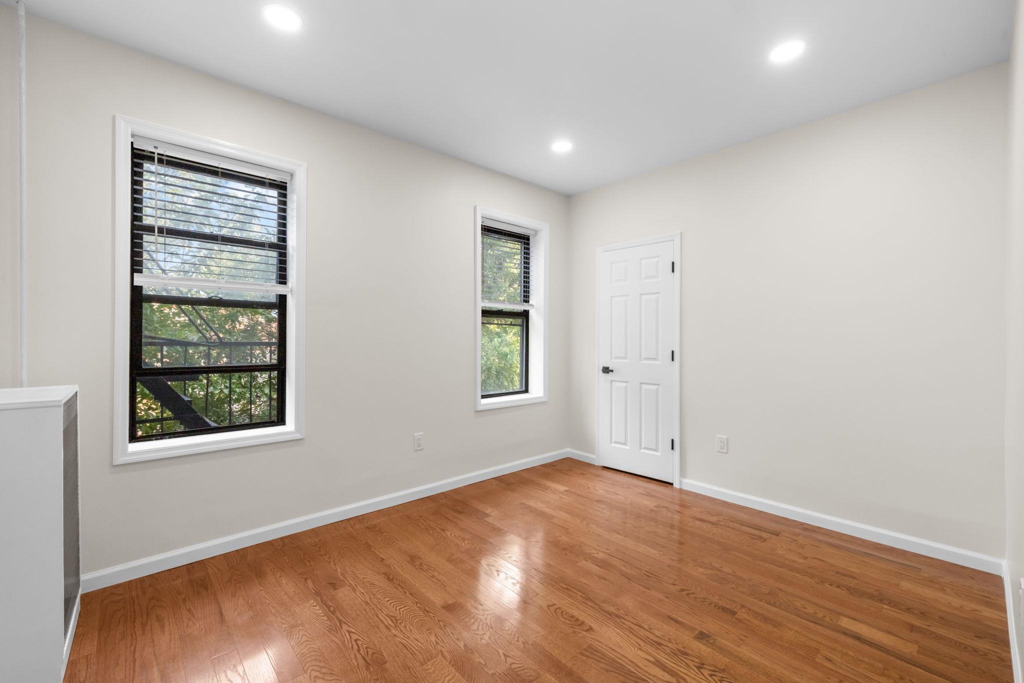 81 ROMAINE AVE Unit: 4 (202)