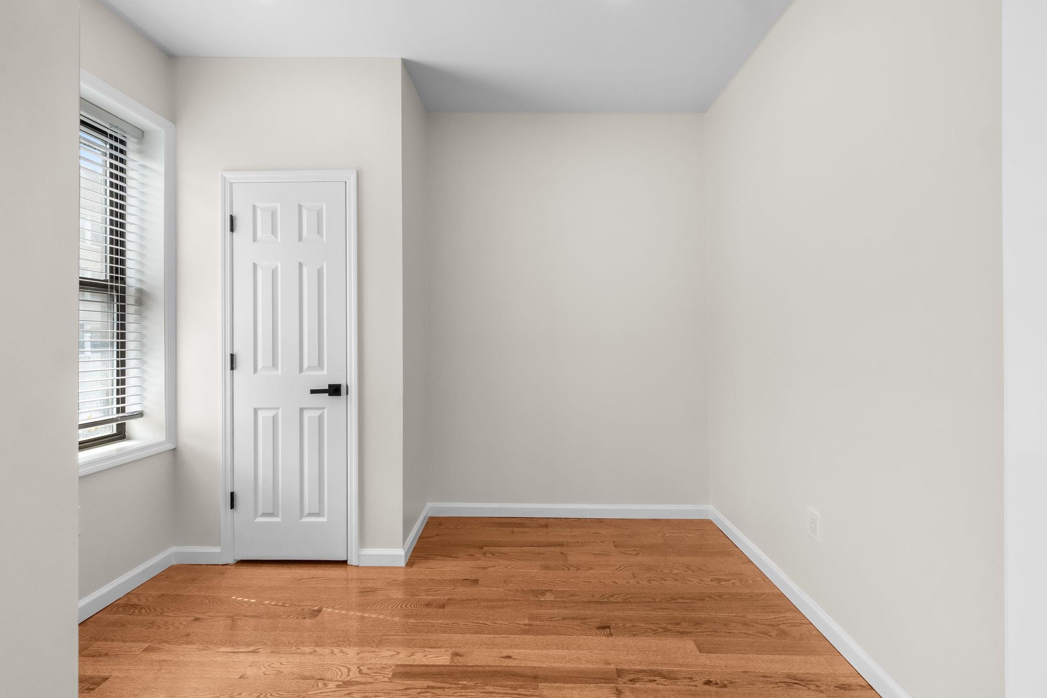81 ROMAINE AVE Unit: 4 (202)