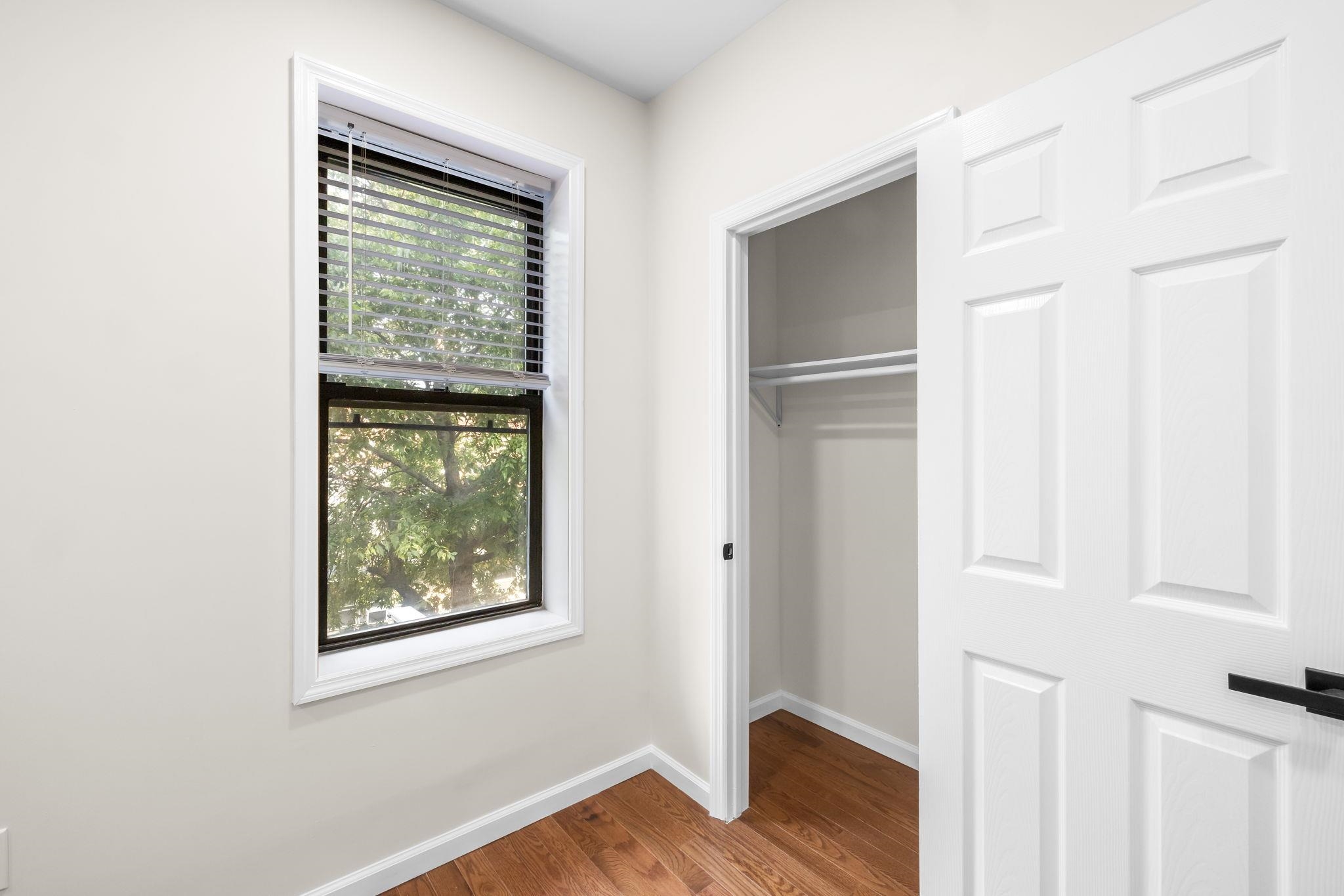 81 ROMAINE AVE Unit: 4 (202)